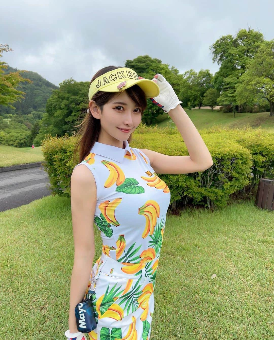 MAYUさんのインスタグラム写真 - (MAYUInstagram)「. バナナ〜🍌🤍💛 . バナナ柄🍌珍しいよね！🥺 一見派手かなと思ったけど 着てみたらかわいいっ🍌✨ 夏が近づくと明るいウェアが着たくなる💛 @loudmouth_japan_official  . どうかしらっ？☺️🍌 . . #ゴルフ女子#ゴルフ#ゴルフウェア#ラウドマウス#golf#golfwear#golfgirl#golfer#golflife#golfclub#golfcourse#loudmouth#loudmouthgolf」6月16日 18時56分 - mayu.kina_golf