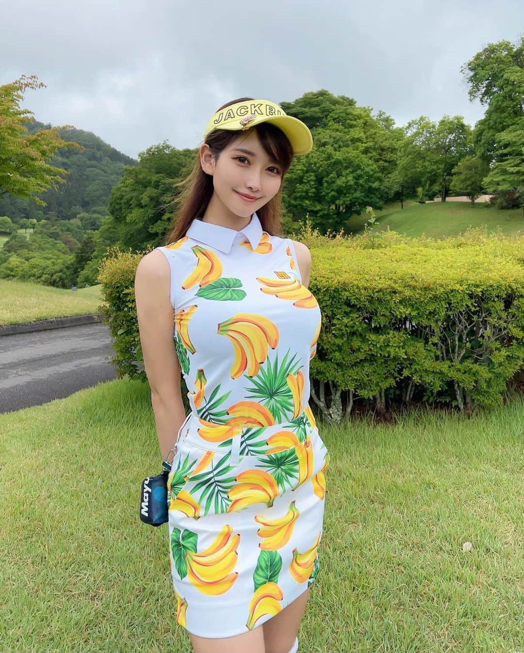 MAYUさんのインスタグラム写真 - (MAYUInstagram)「. バナナ〜🍌🤍💛 . バナナ柄🍌珍しいよね！🥺 一見派手かなと思ったけど 着てみたらかわいいっ🍌✨ 夏が近づくと明るいウェアが着たくなる💛 @loudmouth_japan_official  . どうかしらっ？☺️🍌 . . #ゴルフ女子#ゴルフ#ゴルフウェア#ラウドマウス#golf#golfwear#golfgirl#golfer#golflife#golfclub#golfcourse#loudmouth#loudmouthgolf」6月16日 18時56分 - mayu.kina_golf