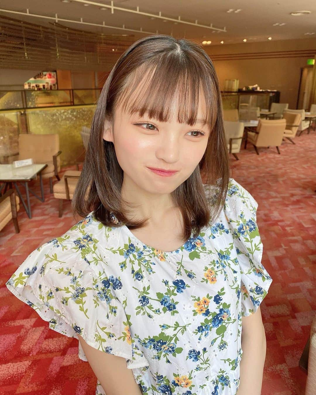 新澤菜央さんのインスタグラム写真 - (新澤菜央Instagram)「次はどこ連れてってくれる〜❔☺️ ⠀  ⠀ ミュージカル期間毎日浮腫んで足パンパンやったからゴリゴリにマッサージしてたらめっちゃ浮腫み取れた✌︎  #彼女の私服がかわいい #zara #低身長コーデ #sサイズコーデ #ミディアムヘアー」6月16日 20時22分 - _shinshin_48