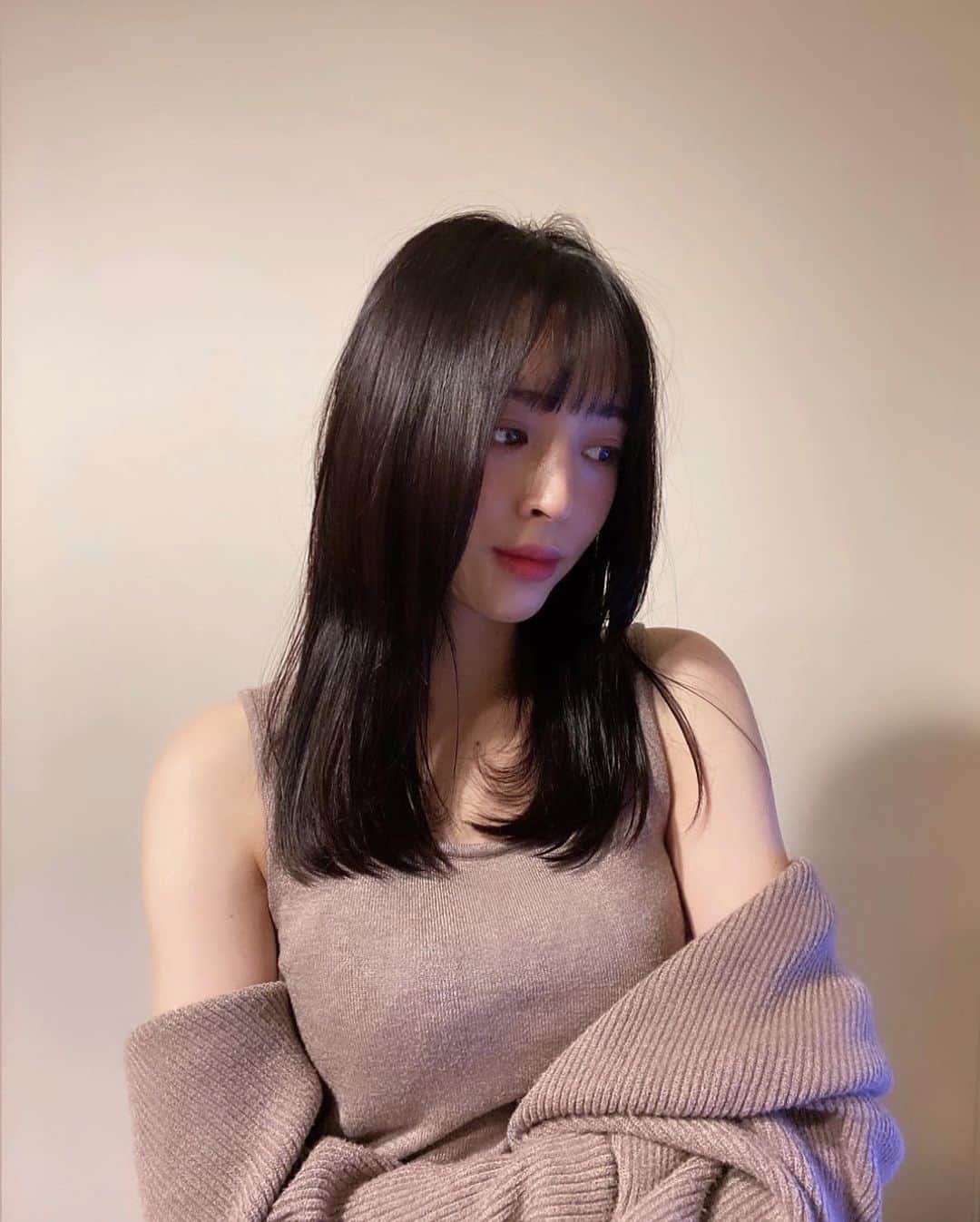 神部美咲さんのインスタグラム写真 - (神部美咲Instagram)「美容室💜✨  髪色は変わらず❤︎ 長さも変わらず❤︎  つるつるにしてもらったのに うまく伝わるの撮れなかった🫢😢  @log_kenjikarasawa   いつもありがとう😊💜」6月16日 20時34分 - jimbu_misaki