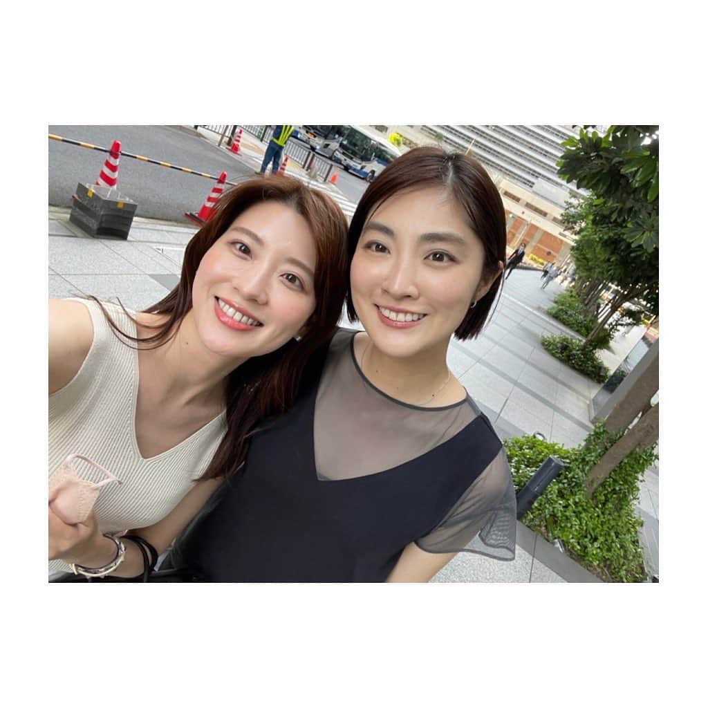 郡司恭子さんのインスタグラム写真 - (郡司恭子Instagram)「* のあちゃん👭✨  投稿している今も 後ろの席に座ってるんですが、 ついつい話しかけちゃう…🤭💗 かわいくて、おもしろくて 頼りにもなる！🫡✨  家族ぐるみのお付き合いで、 岩本ファミリーの粉もん🍴ディナーは いつもとっても美味しいんです🤍 食べたいなあ…😋  #夜の勤務 #日本テレビ  #👭 #粉もん #のあちゃん  #日本テレビアナウンサー #岩本乃蒼 #郡司恭子」6月16日 21時02分 - kyoko_gunji