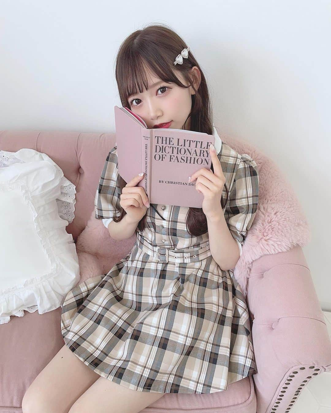 畑美紗起さんのインスタグラム写真 - (畑美紗起Instagram)「少しだけ文学少女感でてる？📚♡  (おすすめの本あったらコメントでおしえてね☺️)  #ワンピース #ファッションコーデ #髪型 #ヘアアレンジ #今日のコーデ #夏服コーデ #ファッション #ラストアイドル #畑美紗起 #春 #fashion #fashiongram #fashionista #ootd  #ootdfashion  #instafashion #dailylook #hairstyle #outfit #hair #japanesegirl #japanese #みちゃしふく」6月16日 22時14分 - miiicha_0327