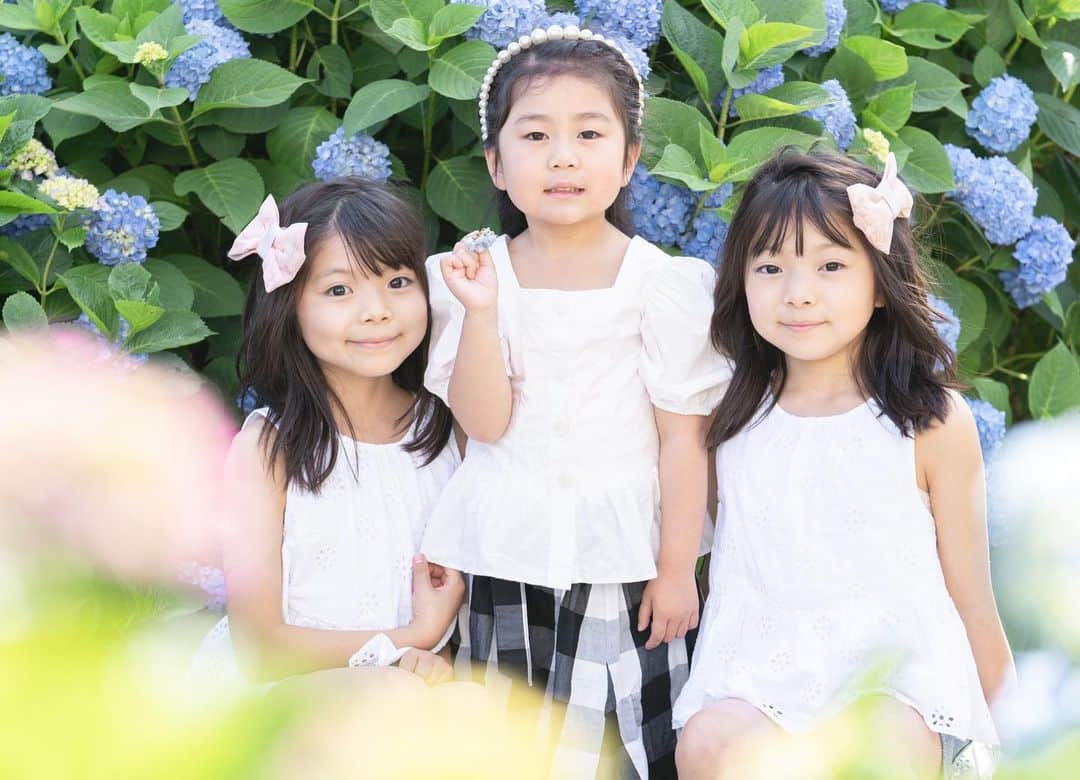 Yukiさんのインスタグラム写真 - (YukiInstagram)「少し前の紫陽花が咲き始めてお友達と撮ってきた時の📷☺️✨  スワイプ後半は双子ちゃんがすっかりお姉さんに見えた👀💕  @berryphotobp ちゃんいつもありがとうー☺️💕」6月16日 22時53分 - yukikuu96