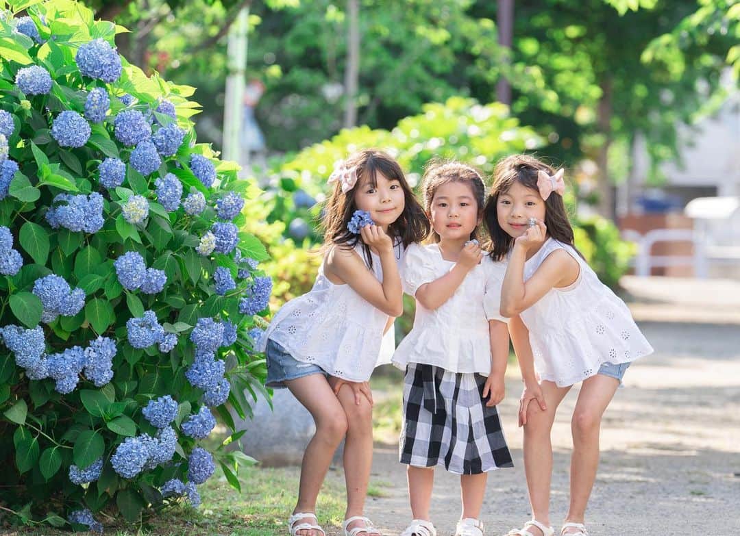 Yukiさんのインスタグラム写真 - (YukiInstagram)「少し前の紫陽花が咲き始めてお友達と撮ってきた時の📷☺️✨  スワイプ後半は双子ちゃんがすっかりお姉さんに見えた👀💕  @berryphotobp ちゃんいつもありがとうー☺️💕」6月16日 22時53分 - yukikuu96