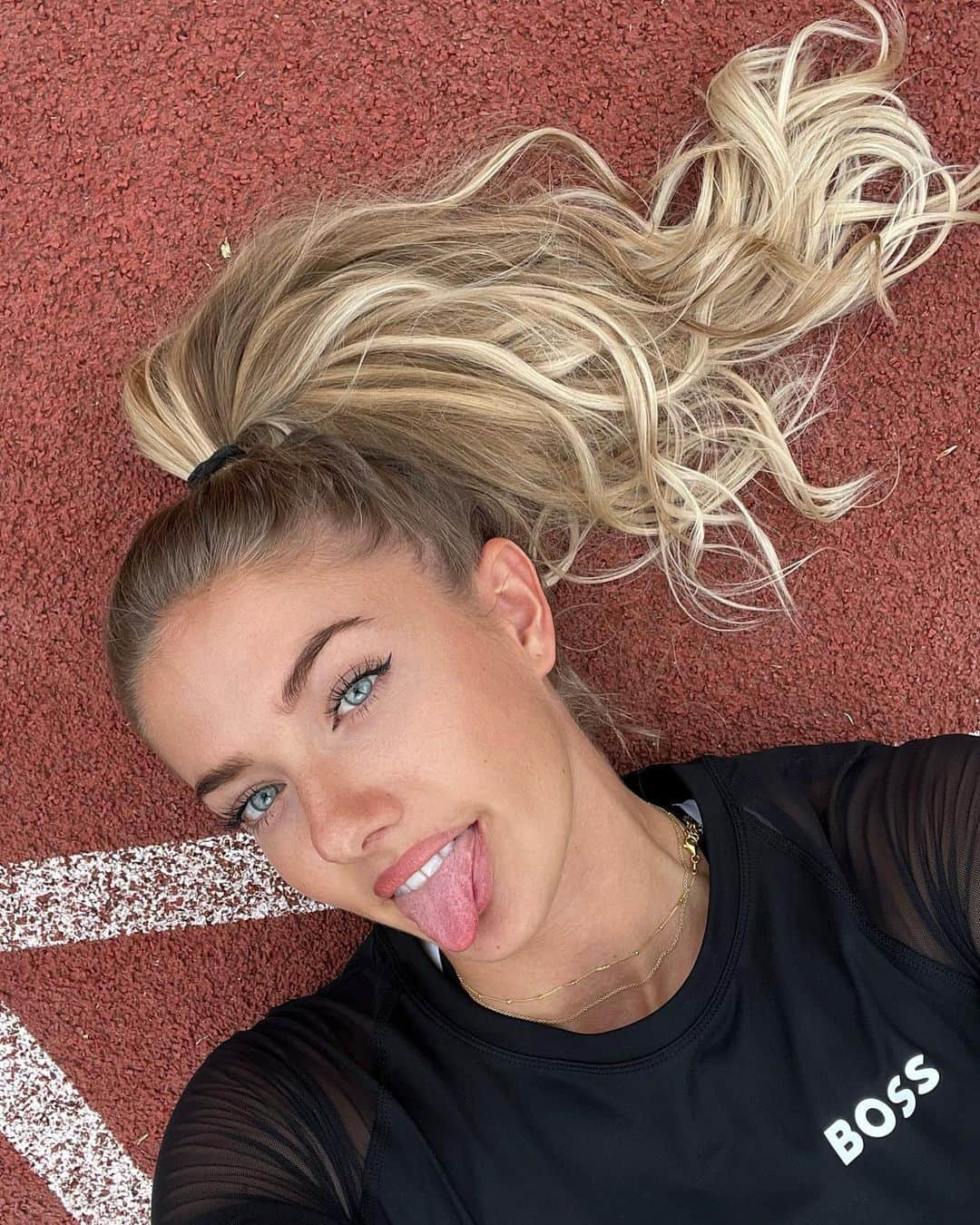 アリカ・シュミットさんのインスタグラム写真 - (アリカ・シュミットInstagram)「My happy place 😇🏃🏼‍♀️ #track #trackandfield #running」6月17日 1時29分 - alicasmd