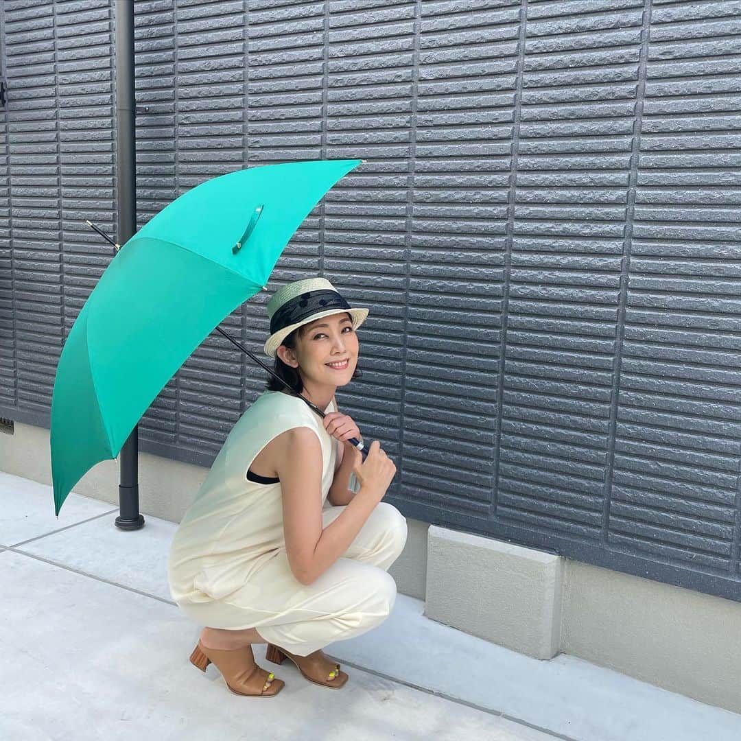田中美里さんのインスタグラム写真 - (田中美里Instagram)「こちらの方が鮮やかなグリーンがわかるかな。  #tokyonoble  #トーキョーノーブル #スマートブレラ #umbrella #傘 #梅雨時期の楽しみ  #日傘」6月17日 16時55分 - misatotanaka77