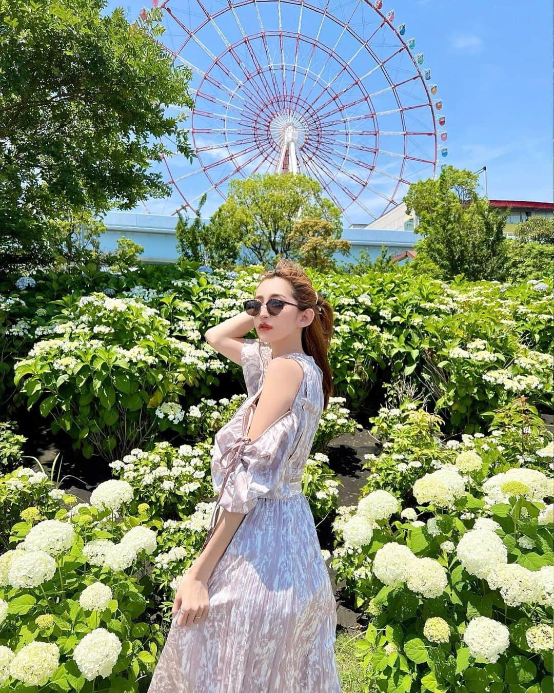 杉山佳那恵さんのインスタグラム写真 - (杉山佳那恵Instagram)「@bloomin_official  今日発売の可愛いマキシワンピ着て みんなでお台場行って来た時の🥰🧡  アジサイいっぱいめっちゃ綺麗やった〜✨  このワンピ歩くと裾がヒラヒラ系で 可愛いすぎる！めっちゃお気に入りっ🧡  #bloomin#onepiece#マキシワンピース#fashion#ootd#newarrivals」6月17日 19時48分 - kanaxxy_0421