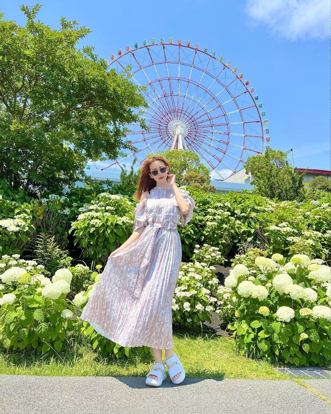 杉山佳那恵さんのインスタグラム写真 - (杉山佳那恵Instagram)「@bloomin_official  今日発売の可愛いマキシワンピ着て みんなでお台場行って来た時の🥰🧡  アジサイいっぱいめっちゃ綺麗やった〜✨  このワンピ歩くと裾がヒラヒラ系で 可愛いすぎる！めっちゃお気に入りっ🧡  #bloomin#onepiece#マキシワンピース#fashion#ootd#newarrivals」6月17日 19時48分 - kanaxxy_0421