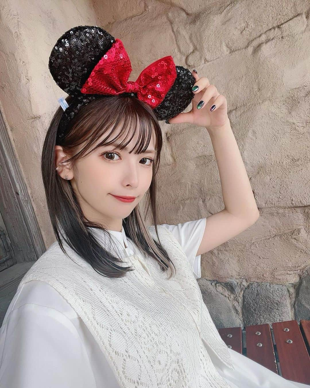 木下ひなこさんのインスタグラム写真 - (木下ひなこInstagram)「Disney🫶🫶🫶 まずは自撮りから🤳💕 ((しばらく Disney投稿続きます🙇‍♂️))  #Disney#disneysea#ディズニー#ディズニーシー#tds#tdr#ディズニーコーデ#ディズニー白コーデ#白コーデ#ホワイトコーデ#ディズニーグッズ#カチューシャ#自撮り#selfie#selca#夢の国」6月17日 21時15分 - hinako_0525