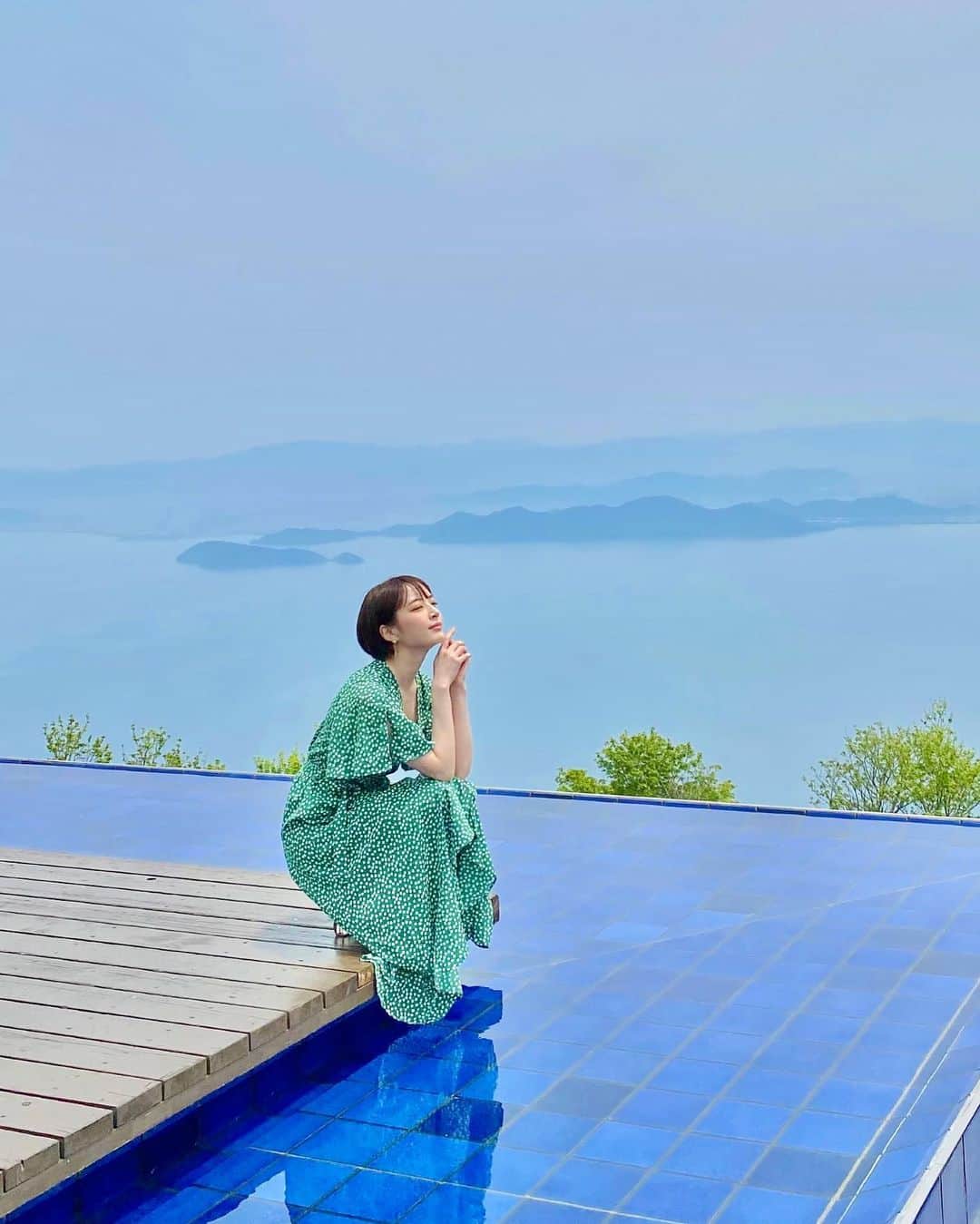 尾台彩香さんのインスタグラム写真 - (尾台彩香Instagram)「. . 滋賀県大津市琵琶湖の山頂にある、びわ湖テラス ( @biwakovalley_biwakoterrace )💎  標高約1,100ｍの打見山頂にある、びわ湖バレイ内の絶景観光スポット🌈  びわ湖テラスへは、山頂まで5分！ ロープウェイを使って空中散歩を楽しめます🚶‍♀️ . 天気に恵まれて、広大な琵琶湖を一望することができました✨ 爽やかな風を感じながら、カフェやレストランでランチもできます🍴 . 📍 滋賀県大津市木戸1547-1 . #琵琶湖テラス #琵琶湖バレイ #琵琶湖 #滋賀観光 #滋賀旅行 #映えスポット #ワンピース #女子旅 #東京女子部 #女優 #モデル #ポートレート #ショートヘア  #ファッション #オシャレ #メイク #撮影 #biwako #hair #model #shooting #makeup #short #fashion #girls #instagood #photography #尾台彩香」6月18日 11時05分 - colorful0226