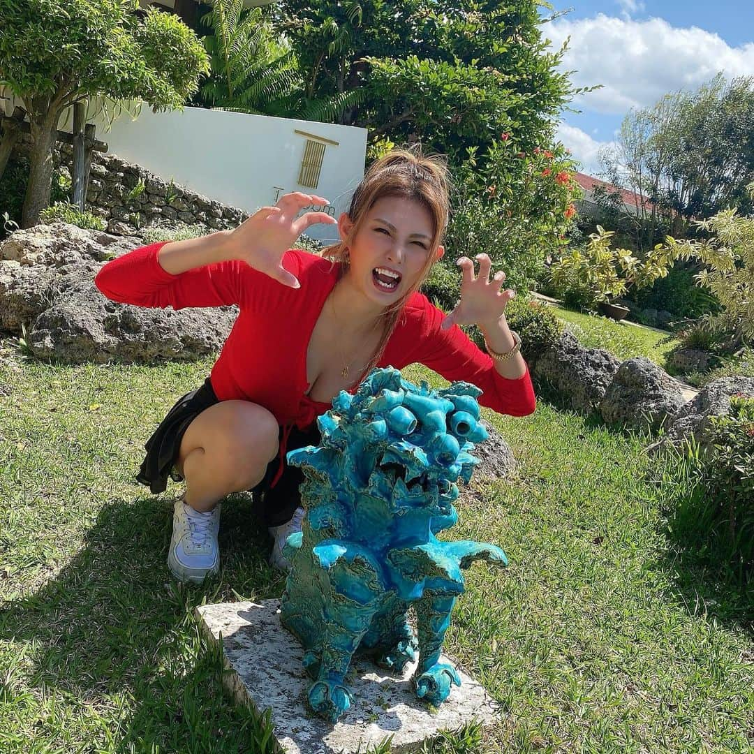 堀えりかさんのインスタグラム写真 - (堀えりかInstagram)「シーサーの真似👹笑   #沖縄 #okinawa #シーサー」6月18日 17時17分 - xerikax143