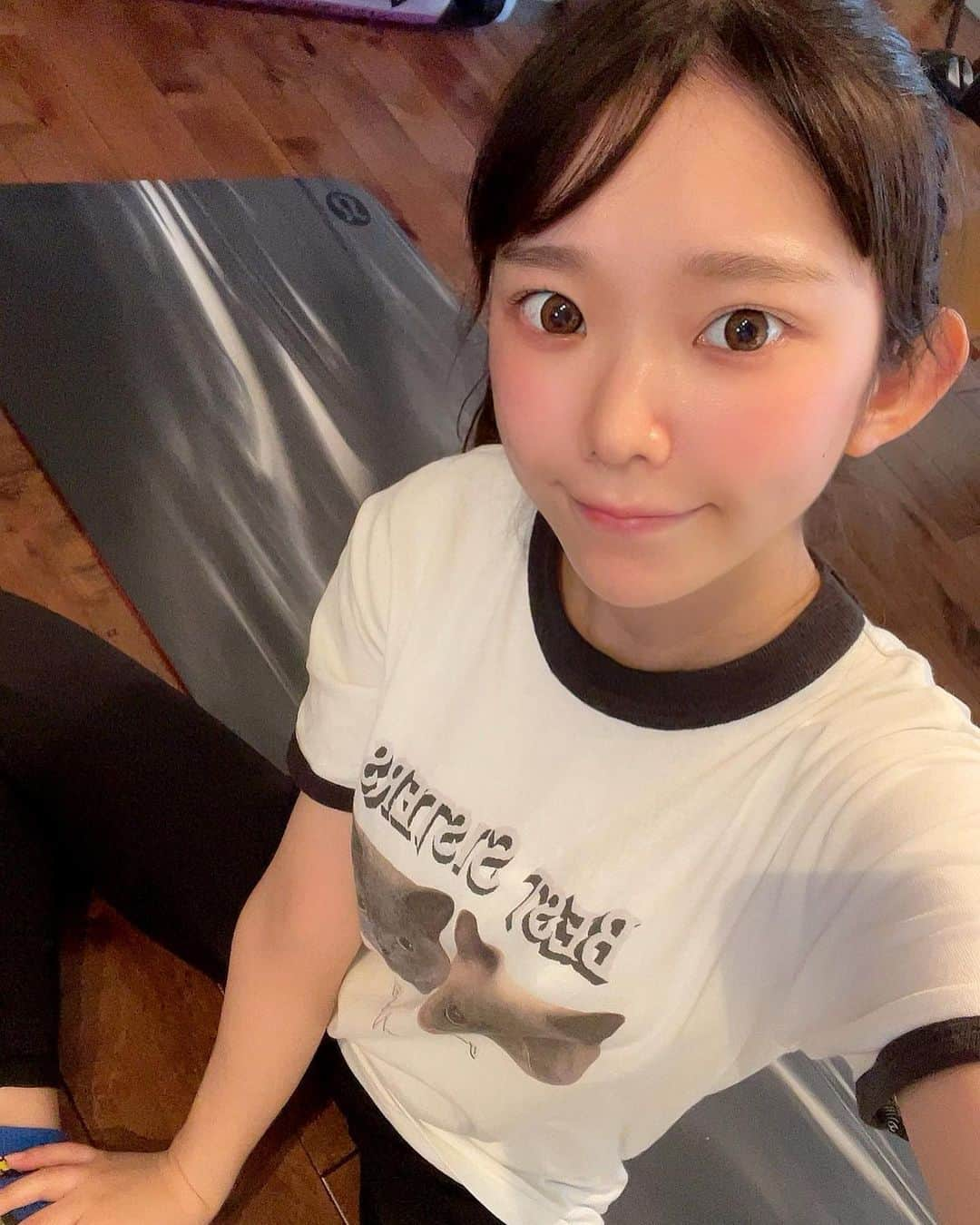 長澤茉里奈さんのインスタグラム写真 - (長澤茉里奈Instagram)「🐈 今日はオフなのですっぴんながさーさん！ @r_3fitness  で @ryooooooki_fitness.jp トレーナーにお腹とお尻トレお願いしました！！💪💪 いつもよりちょっとだけキツいトレーニングで、終わった後は産まれたての小鹿状態でした🤣 でも余韻が気持ちいいし楽しいから頑張れる🐈🐈✨ ホームケアの方法もいつも丁寧に教えてもらえてほんとためになる🥲 おうちでも頑張る！！！！美のため健康のため！！！！  #骨格診断#骨格診断トレーニング #骨から整えるジム#歪み改善 #アールスリーフィットネス」6月18日 18時09分 - marinanagasawa1008