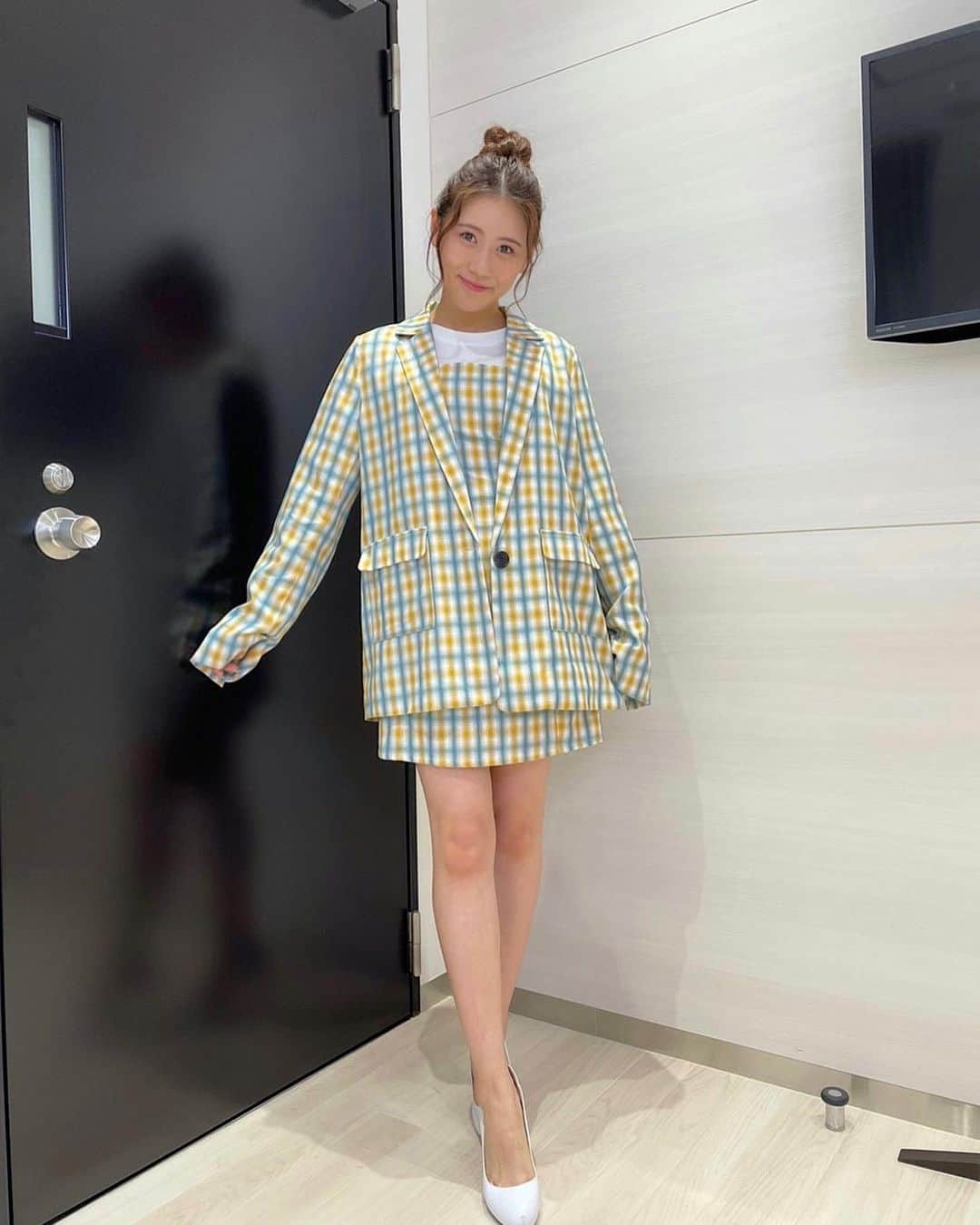 西野未姫さんのインスタグラム写真 - (西野未姫Instagram)「足チラ見せ🫣❤️  #ミニスカート #美脚と言われたい #足が自信ある部位 #上隠して足出す #西野スタイル」6月18日 19時47分 - nishinomiki_official