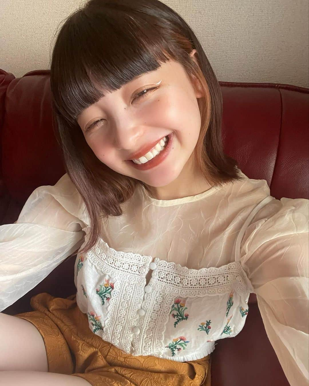 新田湖子さんのインスタグラム写真 - (新田湖子Instagram)「. 最近笑った写真無かったから全力で笑った🏵  髪の毛切ってカラーはオレンジぽくしたょ！！ すこーしイメチェン！🦊」6月18日 22時04分 - coconitta0809