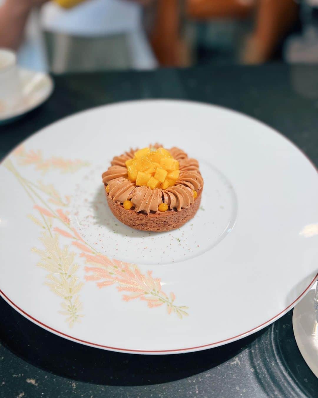 小林涼子さんのインスタグラム写真 - (小林涼子Instagram)「. もう、また食べたい。 欲望無限大。 ♡♡♡ 写真一枚抜けちゃったので もう一度アップします 🙇‍♀️ #ルショコラアランデュカス #ご褒美スイーツ」6月18日 22時17分 - ryoko_kobayashi_ryoko