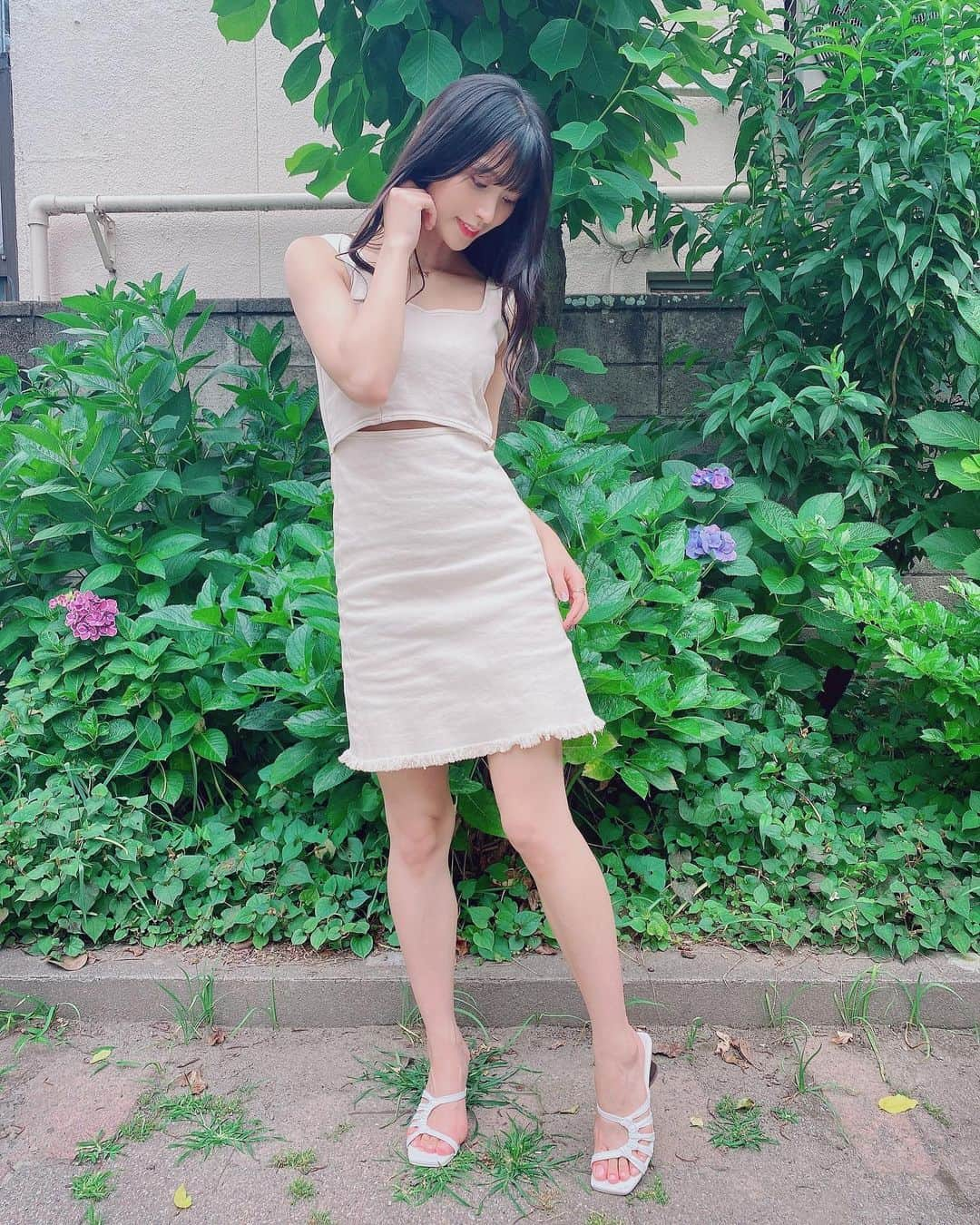 根岸愛さんのインスタグラム写真 - (根岸愛Instagram)「👗🌸👗 . 昨日のお洋服全身💃 腹チラするワンピース👗💕 でも出過ぎないから ご飯食べても安心だよ🤭 #ootd #fashion #emoda #murua #markstyler #onepiece  #私服 #ねぎ私服 #ねぎしふく #夏服」6月19日 7時54分 - negishiai927