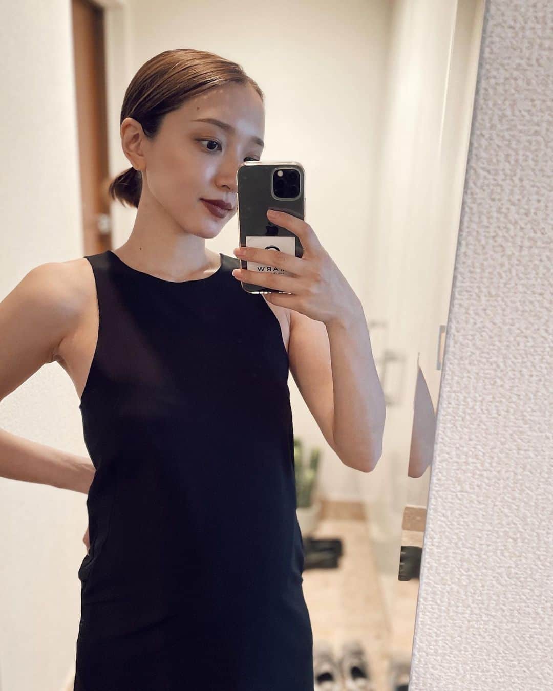 かんだまさんのインスタグラム写真 - (かんだまInstagram)「この春買ってよかったものベスト5  ・タビバレエ @maisonmargiela  ・黒のシンプルワンピ @h_beautyandyouth  ・ジャケット @marw_unitedarrows_official  ・レギンス @hm  ・レインブーツ @mackintoshofficial   本日はちびだまアイテムに物欲当ててきます🫡  #だま服 #モノトーン #春夏コーデ #30代ファッション #マタニティコーデ」6月19日 9時56分 - koike_weekend