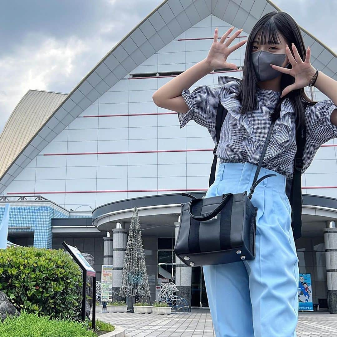 MINAMIさんのインスタグラム写真 - (MINAMIInstagram)「. 今回の旅の行先は鹿児島県でした〜🌀 桜島もフェリーも迫力凄かった✨  海がレベチ🥺💙 あの透明感が大好き！！ 奄美最高🫶🏻  鶏飯がとにかく好き過ぎた また行きたい〜♡‴...🐝 . . . #vlogtiktok」6月19日 11時54分 - mimi.minami.mimi