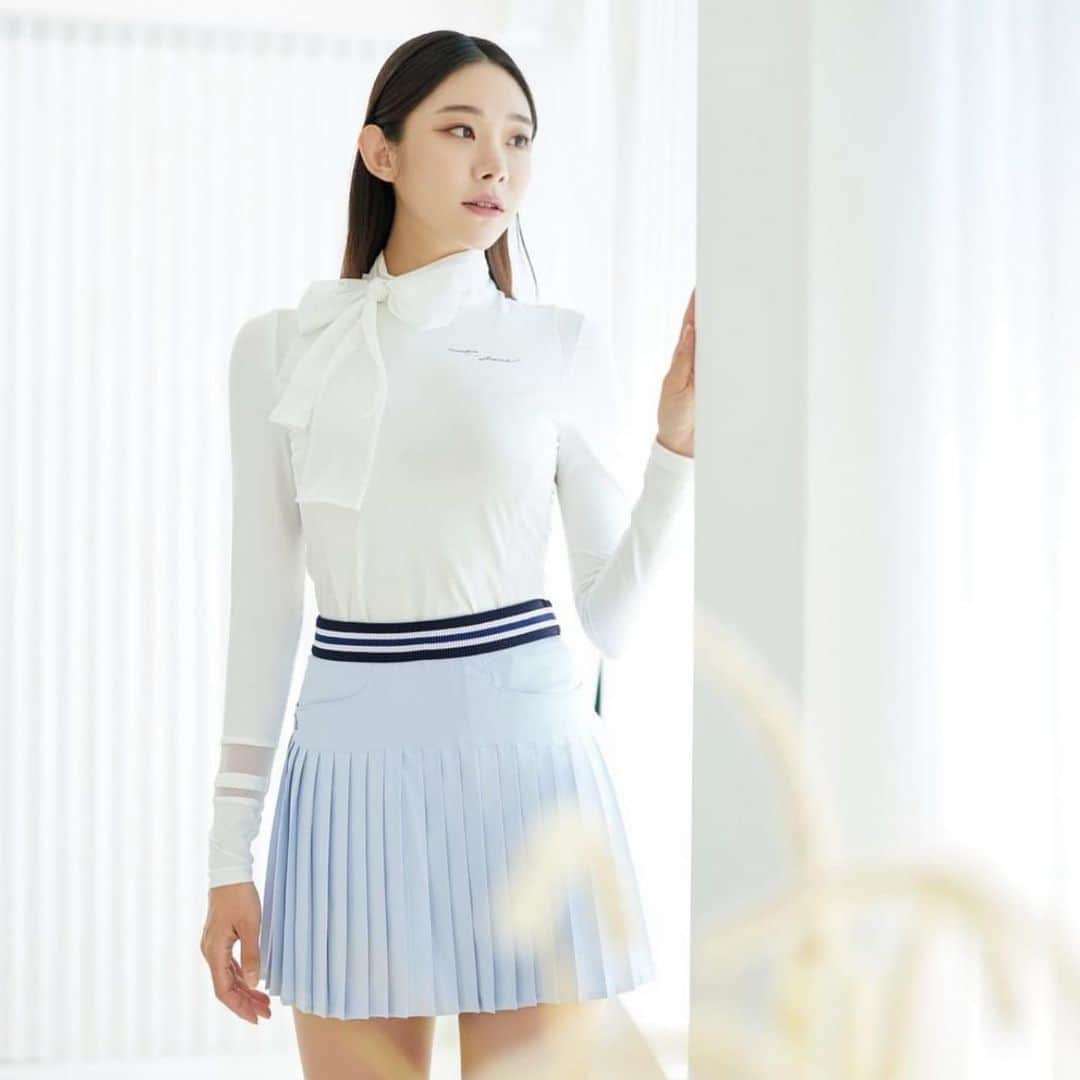J.JANE JAPANさんのインスタグラム写真 - (J.JANE JAPANInstagram)「New arrivals 🤍 J.JANE  . 💎TOPS Mesh Ribbon Cooling T-shirts(White) . 💎Bottoms  Line Band Pleats Skirt (Blue)  軽くて素材感が涼しいプリーツスカートです。 ウエスト全体がパンディングでスポーティなポイントになってくれます。  アイスクール素材になっており、 活動性を高めたデザインになっております。  🇯🇵 https://www.j-jane.jp  --------------------------------------------- #golf#골프 #ゴルフ#golfwear #j_jane #j_jane_golf #スポーツ#golfswing #ドライバー#アイアン#golf#fashion#韓国ファッション#ゴルフ好き#golfing#golfer #ゴルフウエア #ゴルフスイング#ゴルフ女子#ゴルフ男子#トレーニング#ゴルフ部#ゴルフ部」6月19日 12時04分 - j.jane_japan