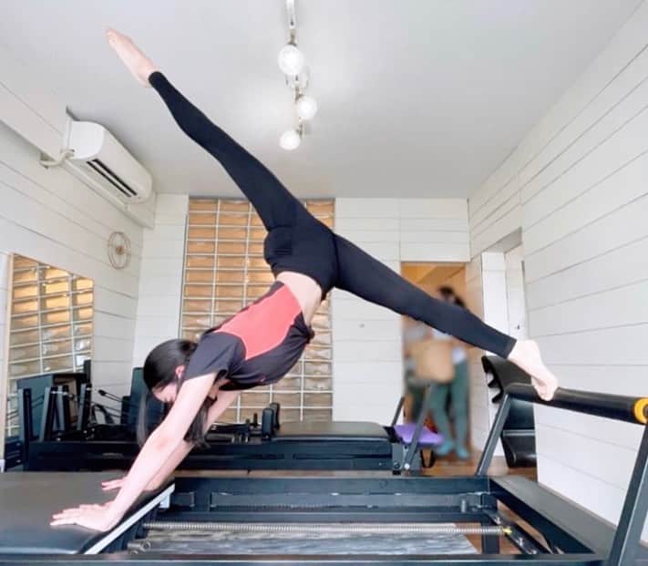 小南満佑子さんのインスタグラム写真 - (小南満佑子Instagram)「.  Pilates Time💪🏻💕  びよーーーーーーん！ って感じのポーズ。笑  .  #pilates #yoga #training #ballett  #ピラティス #stretch #dance   ／ 📲小南満佑子オフィシャルファンクラブ 『Mayuko The World』会員募集中🌏✨ プロフィール欄のURLから簡単にご登録頂けます。 是非"YOU-RUN"(会員名)になって応援お願いします！ ＼  #japan #japanese  #singer #opera #musical #concert #live  #actress #drama #movie #mc #artist #女優 #表現者 #歌手 #司会 #ホリプロ #小南満佑子」6月19日 15時17分 - mayuko_kominami.official