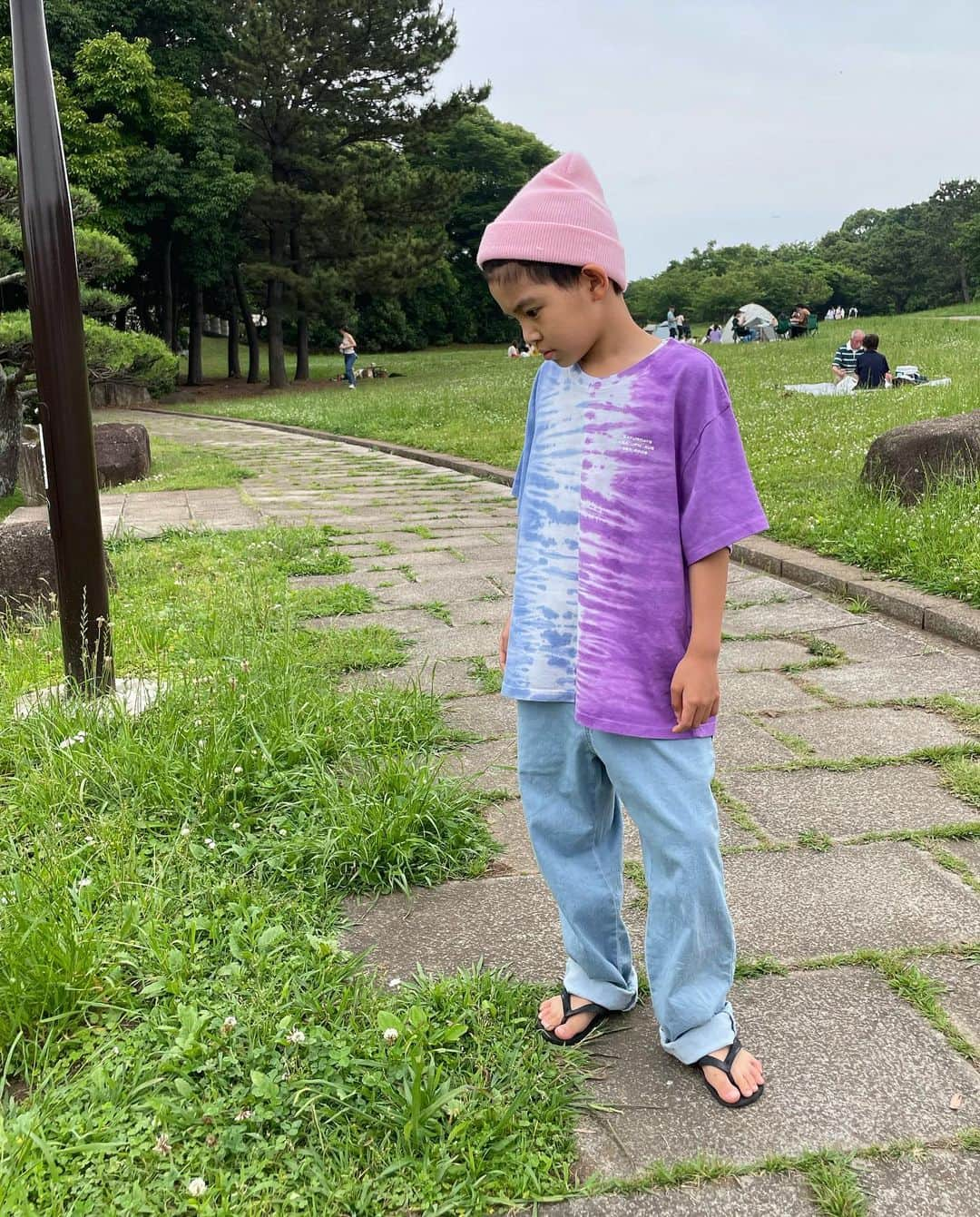 春名亜美さんのインスタグラム写真 - (春名亜美Instagram)「昨日の長男の服についてご質問多かったので、こちらにも📝  #Tシャツ　@saturdaysnyc_jp  #pants @elementjapan  #ビーサン @havaianas   ちなみにTシャツはレディースのSサイズで、私のです😇 サイズが長男に驚くほどピッタリだった ・ ・ ・ #男の子コーデ #男の子コーディネート #kidsfashion #saturdaysnyc #element」6月19日 16時35分 - amiharunaami