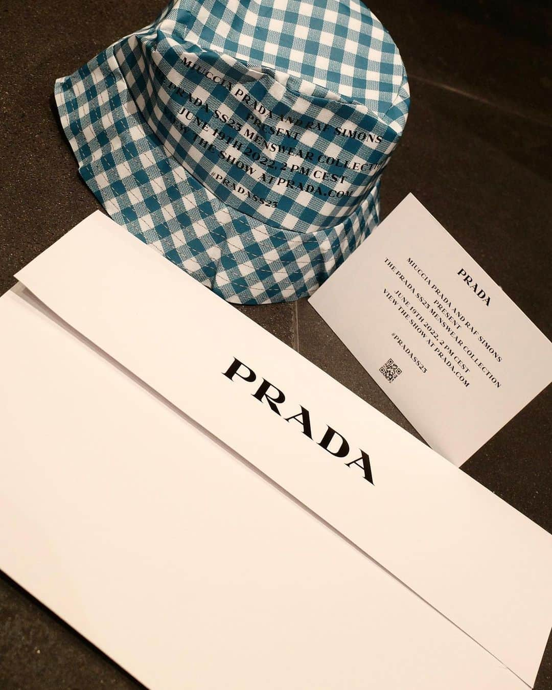 ミンギュさんのインスタグラム写真 - (ミンギュInstagram)「🤎PRADA🤎  #PRADA  #PRADASS23  #PradaSymbole #광고   미우치아 프라다와 라프 시몬스가 함께하는  프라다 SS23 남성복 컬렉션, 2022년 6월 19일 오후 9시  프라다 닷컴을 통해 함께 보실 수 있습니다.」6月19日 17時09分 - min9yu_k