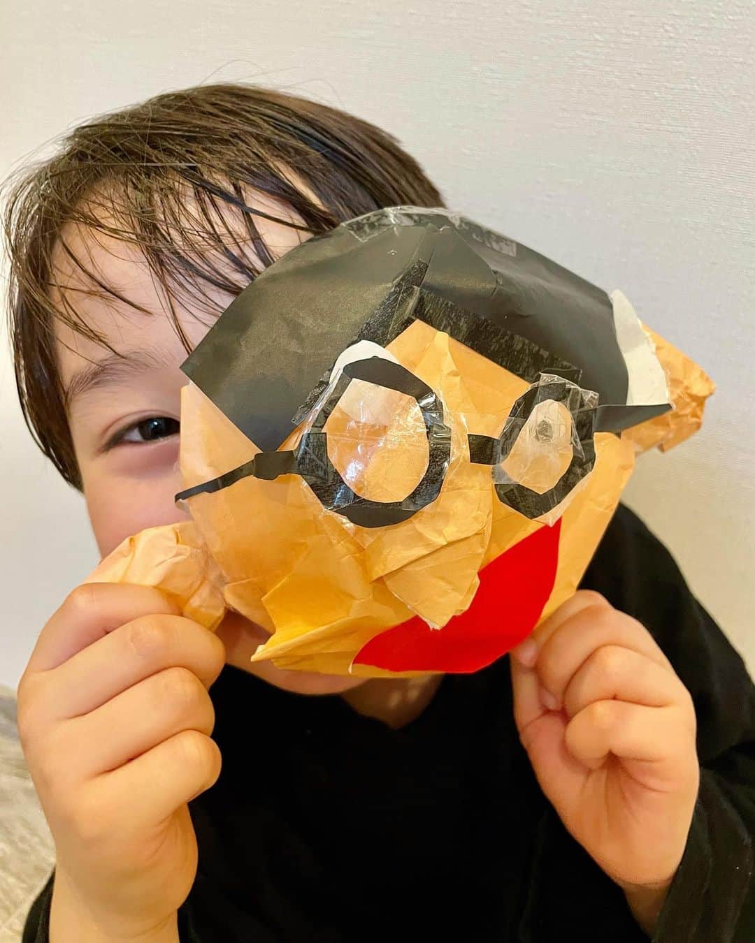 石塚錬さんのインスタグラム写真 - (石塚錬Instagram)「. 👦💬「パパ、大好きだよ👨❤️」 #強くてかっこいいパパ(超サイヤ人4バージョン)を描いてノートPCケースにしてプレゼント💻🎁 #あと紙皿と折り紙でお顔をつくったよ🥸 #パパすごく喜んでくれました🥰 #京都グルメは来週のお楽しみ😁🥢 . 👦💬「Daddy, I love you👨❤」 #Draw strong dad and make it into a laptop case as a gift 💻🎁 #I also made a face with a paper plate and origami🥸 #Daddy was very pleased🥰 #Today is Father's Day👨 . #父の日 #ノートパソコン #ケース #お面 #折り紙 #father'sday #laptop #notebook #아버지의날　#노트북 #วันพ่อ #แล็ปท็อป #Hariayah #父亲节 #笔记本电脑 #石塚錬 #成長日記 #ishizukaren #renishizuka #이시즈카」6月19日 19時00分 - ishizuka_ren