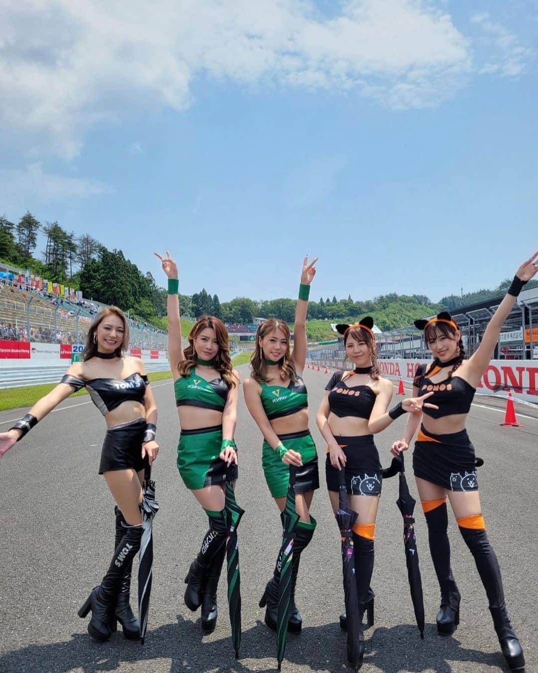 木村理恵さんのインスタグラム写真 - (木村理恵Instagram)「本日はSF Rd.5🏎お疲れ様でした💚  結果は37号車6位🔥36号車13位🔥 でした✨‼️ SCとか入らなくて、もっと時間があれば😭✊なんて思ったり🥲  溶ける🫠ような暑さでありました🧊 来られた皆さま、水分たくさん摂ってゆっくりしてくださいね🥹🫶  応援ありがとうございました‼️🔥 これからもKuo VANTELIN TEAM TOM'Sの応援宜しくお願いします🔥  #tomsracing #vantelinbeauty #superformula #sformula #sfl #sf#vantelin#kowa#rq#costume#circuit #スーパーフォーミュラ#バンテリンビューティー#スーパーgt#レースクイーン」6月19日 19時27分 - rierienari1229