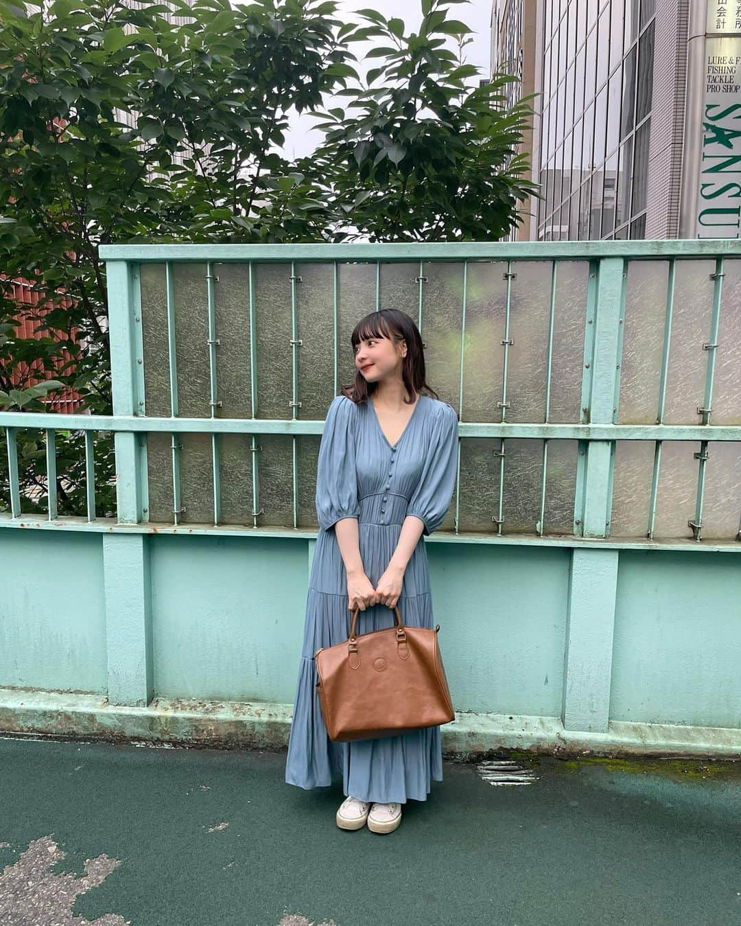 新田湖子さんのインスタグラム写真 - (新田湖子Instagram)「. 雨上がりにパシャり📸 湿気で髪の毛ぺったんこ〜  ワンピース永遠にすき、♡ @casa_fline  #casafline #casaflineforearth #サスティナブルファッション #フロントボタンギャザードレス #夏コーディネート #夏ワンピ #夏ワンピース #ワンピースコーディネート #カラーコーディネート #ad #タイアップ」6月19日 19時37分 - coconitta0809