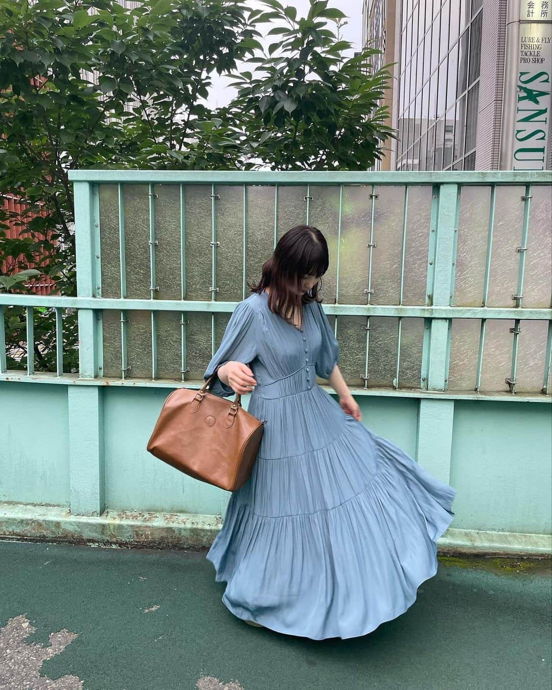 新田湖子さんのインスタグラム写真 - (新田湖子Instagram)「. 雨上がりにパシャり📸 湿気で髪の毛ぺったんこ〜  ワンピース永遠にすき、♡ @casa_fline  #casafline #casaflineforearth #サスティナブルファッション #フロントボタンギャザードレス #夏コーディネート #夏ワンピ #夏ワンピース #ワンピースコーディネート #カラーコーディネート #ad #タイアップ」6月19日 19時37分 - coconitta0809