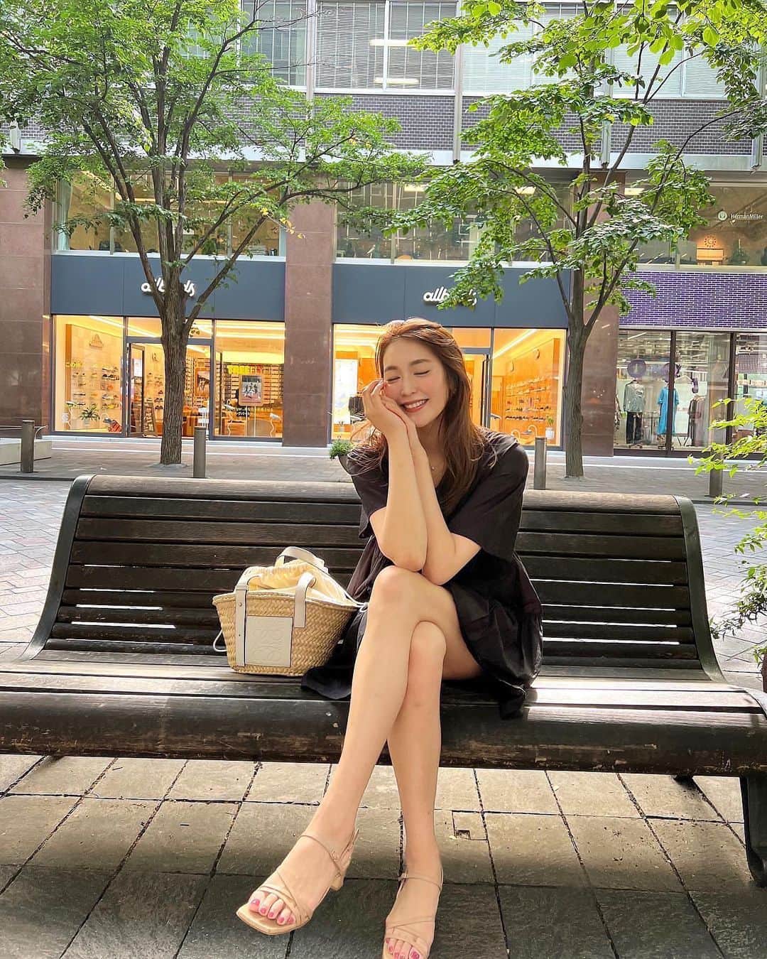 高階亜理沙さんのインスタグラム写真 - (高階亜理沙Instagram)「👒 UNIQLOで普段お洋服見ないんだけど、 たまたま覗いた時最高の見つけて色違いで2色買ったの🧚‍♂️ 形綺麗だし、軽くて楽チンで 涼しいし毎日着たいぐらい…💐🧡 白と黒買いました✌️」6月19日 20時08分 - arisa_takashina