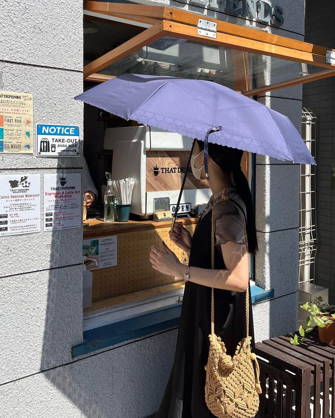 早坂風海さんのインスタグラム写真 - (早坂風海Instagram)「夏服になっていくのが嬉しい…🌻 木漏れ日が綺麗で嬉しい…太陽に照らされるの嬉しい…☀️ ⁡ 私の嬉しい報告でした😎笑 ⁡ ⁡ 3枚目の日傘持つ私の手が、癖強すぎるから見て😂😂 ⁡ ⁡ ⁡ #早坂風海 #カザスタグラム」6月19日 20時40分 - kazami42_official