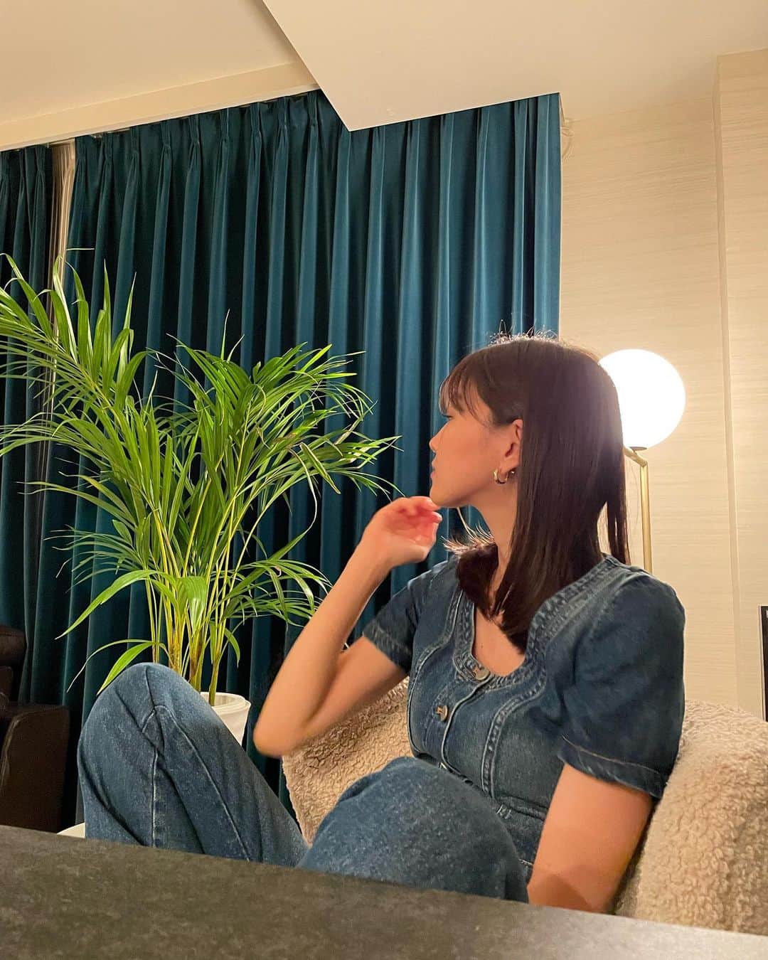 静麻波さんのインスタグラム写真 - (静麻波Instagram)「前髪の幅をちょっと増やしてもらいました お気に入り☺︎❤️ いつもありがとうございます🧏🏻‍♀️ @pcott_miri 🤍」6月19日 20時59分 - manami_shizuka
