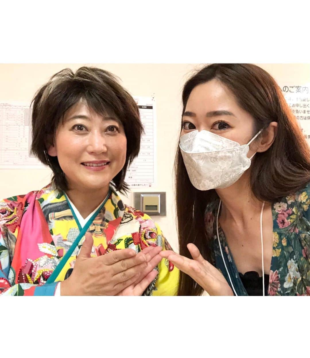 舟橋菜々さんのインスタグラム写真 - (舟橋菜々Instagram)「念願の❣️ 瑠花 meets 水谷千重子大先生👘🎤 やっとお会いできました👏🏻😂✨ 水谷千重子さんの圧倒的な表現力と伸びやかな生歌を聴いた瑠花るか丸の感想は… 「千重子さんの優しい２つの歌で、よく眠れたよぉ🥱」との事😂🤣 いやおまっ…寝たんかい‼️と度肝を抜かれた母です😮‍💨😵  花咲かタイムズのメンバー総出演の豪華なコンサート、初めから終わりまでずっと楽しい時間でした✨ 15年も続いて愛されている生放送番組ってよく考えると凄いよね🧐💯  私自身もちょうど10年前に水谷千重子さんのコンサートにチョロリと出させて頂いてから、再開を果たす事が出来、胸がいっぱいになりました💓 #concert#singer#song#singing#kimono#beautiful#friends#kid#happy#smile#love#花咲かタイムズ#コンサート#水谷千重子#友近 さん#瑠花るか丸#お友達#仲良し」6月19日 21時15分 - wombatnana