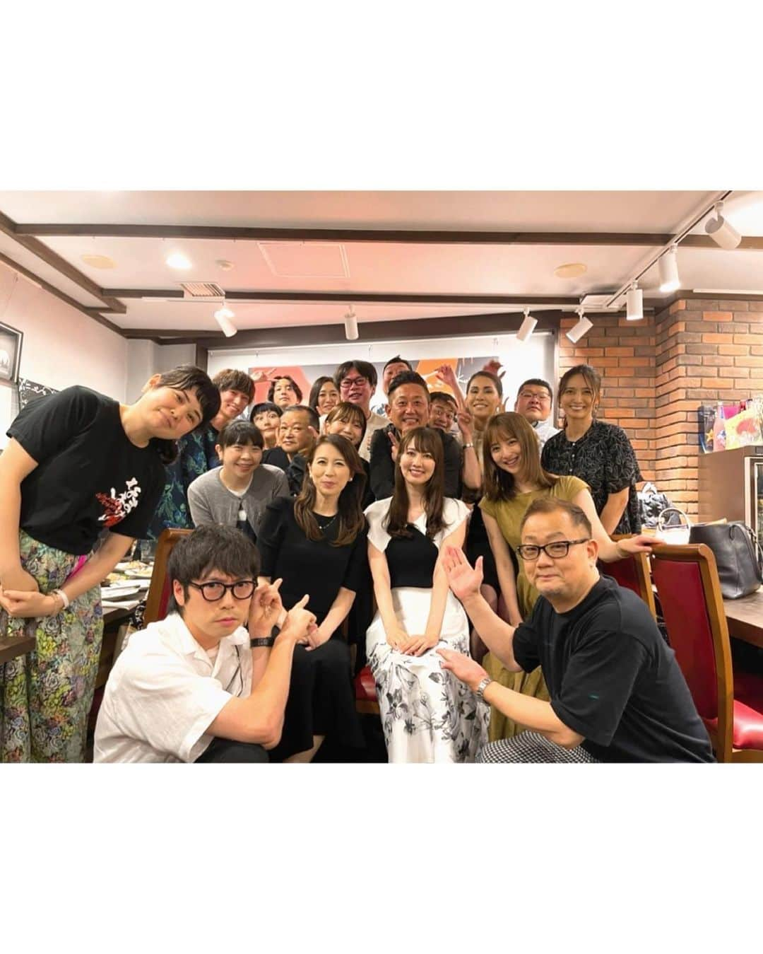 佐々木希さんのインスタグラム写真 - (佐々木希Instagram)「#秋田県人会 ようやく第4回秋田県人会を開催する事が出来ました👹 やはり同郷だとほっこりします❤︎ 楽しかったなぁ。。 色々と仕切ってくださった夏希さん、本当にありがとうございます🙇‍♀️！！ お店はagattetanshieさん。 秋田の食材を使ったイタリアン美味しかったです✨ お会い出来なかった先輩方も居ますが、またお会い出来ることを楽しみにしています🌱  第4回秋田県人会メンバー #相場詩織 #伊藤麻実子 #奥村茉実 #押尾川旭 #鹿角剛 #加藤夏希 #元爆 #グランジ大 #磁石永沢たかし #シャバ駄馬男 #セレン #高橋優 #鳥居みゆき #ねじせじも #平岡優也 #堀井美香 #柳家小平太 #渡部秀 #佐々木希  #agattetanshie  #赤坂 #秋田料理」6月19日 21時35分 - nozomisasaki_official