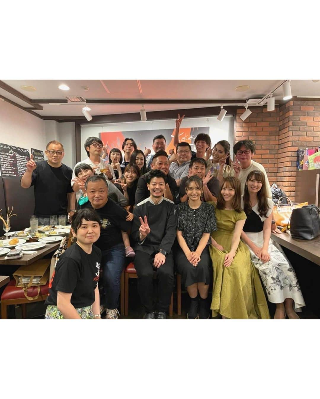 佐々木希さんのインスタグラム写真 - (佐々木希Instagram)「#秋田県人会 ようやく第4回秋田県人会を開催する事が出来ました👹 やはり同郷だとほっこりします❤︎ 楽しかったなぁ。。 色々と仕切ってくださった夏希さん、本当にありがとうございます🙇‍♀️！！ お店はagattetanshieさん。 秋田の食材を使ったイタリアン美味しかったです✨ お会い出来なかった先輩方も居ますが、またお会い出来ることを楽しみにしています🌱  第4回秋田県人会メンバー #相場詩織 #伊藤麻実子 #奥村茉実 #押尾川旭 #鹿角剛 #加藤夏希 #元爆 #グランジ大 #磁石永沢たかし #シャバ駄馬男 #セレン #高橋優 #鳥居みゆき #ねじせじも #平岡優也 #堀井美香 #柳家小平太 #渡部秀 #佐々木希  #agattetanshie  #赤坂 #秋田料理」6月19日 21時35分 - nozomisasaki_official