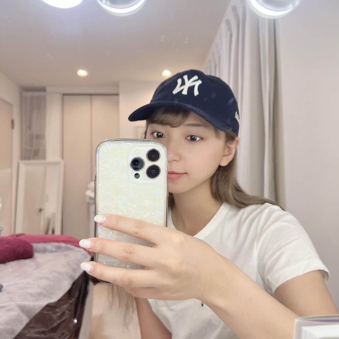 塩川莉世さんのインスタグラム写真 - (塩川莉世Instagram)「ライブ前にお顔もちもちにしてもらってきたった〜ι(˙◁˙ )/ . . ちょっと用事があったついでにスカイツリーの方まで行ってきたよ☺︎いつもどこのサロン行っても肩が凝ってますねって言われるｱｾｱｾ笑　すっきりした！シュッとした？丸くない？ . .  ＃プラーベートサロンMana #プライベートサロンMANA＃葛飾ハイフ＃プライベートサロン#痩身#美尻#美脚#スリムムーブ#四つ木エステ#葛飾ハイパーナイフ#３Dハイフ＃美容女子#アラフォー#アラカン#アラフィフ#ラジオ波フェイシャル#ヒト幹細胞 #cafe #cafè #iceeating #icecream #wonder #newbalance #woomypr #nuera #fashion @solotusalonmana」6月19日 23時07分 - rise_shio