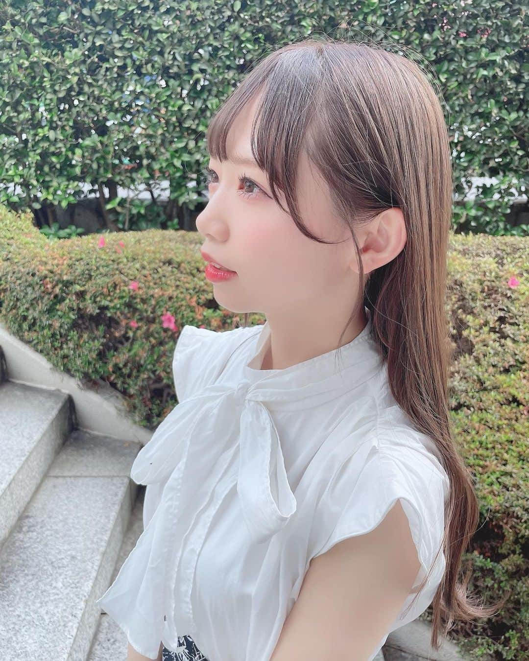 畑美紗起さんのインスタグラム写真 - (畑美紗起Instagram)「ノースリーブ好きですか？ もうすぐ夏がくるね〜👒  ビデオ通話イベントあるのたのしみ🥺！ 卒業後初イベントだああ( *^ω^) みんなきてくれるかな〜〜〜  #春コーデ #ファッション #ファッションコーデ #髪型 #ヘアアレンジ #ノースリーブ #夏コーデ #ブラウスコーデ #ブラウス #夏 #snidel #畑美紗起 #春  #fashion #fashiongram #fashionista #ootd  #ootdfashion  #instafashion #dailylook #hairstyle #outfit #hair #japanesegirl #japanese」6月19日 23時27分 - miiicha_0327