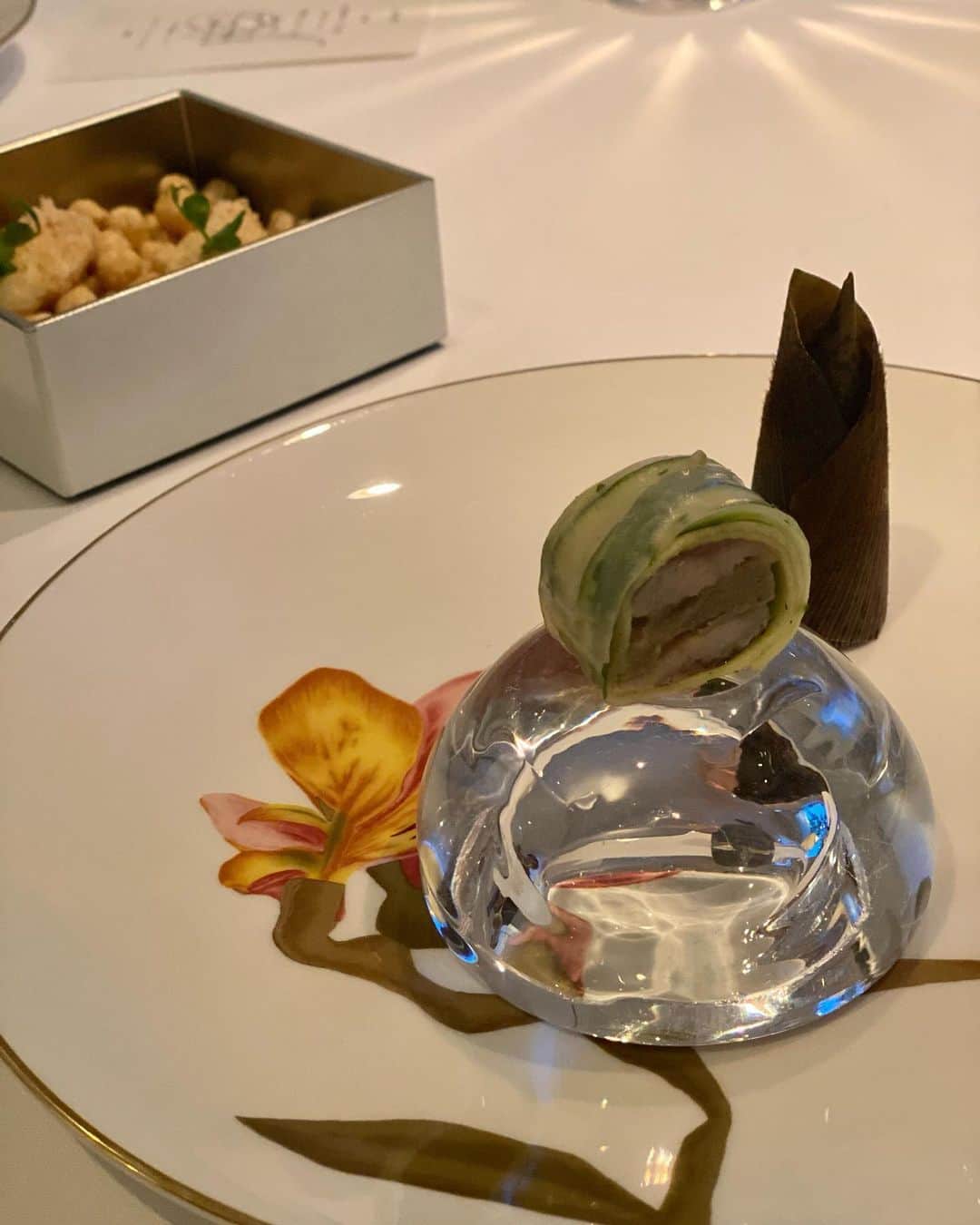 ImotoEtsuyo さんのインスタグラム写真 - (ImotoEtsuyo Instagram)「@amourtokyo  ・ 初夏の味 ジャパニーズフレンチを @amourtokyo にて。 ・ 日本のフランス料理 四季折々の日本の食材と フレンチの技と巧み。  懐石のようにゆったり流れる至福の時。 一皿ごとに美しく、美味しい 感動のお料理でした🤍  ✴︎筍掘り ✴︎36ヶ月熟成コンテ・アボカド ✴︎鮎・肝・ズッキーニ ✴︎栄螺・じゅんさい・ういきょう ✴︎穴子・山菜・米 ✴︎イサキ・ソバージュ・パセリ ✴︎オマール海老・百合根・トマト ✴︎N34・万願寺・パプリカ ✴︎フロマージュ  ・ 明日は楽しみにしていた #ゴルフコンペ  昨日のトレーニングで少し筋肉痛ですが 頑張ります。 ・ #ワンピースコーデ  #ワンピース　➡︎ @jusglitty_official  ・ #ご馳走様でした #また行きたいお店  #恵比寿グルメ  #恵比寿  #恵比寿フレンチ  #恵比寿ディナー  #東京グルメ #広尾グルメ  #広尾ディナー  #広尾  #gourmet #東京グルメ  #tokyogourmet  #グルメ  #フランス料理  #ジャパニーズフレンチ」6月20日 7時29分 - bisuhada