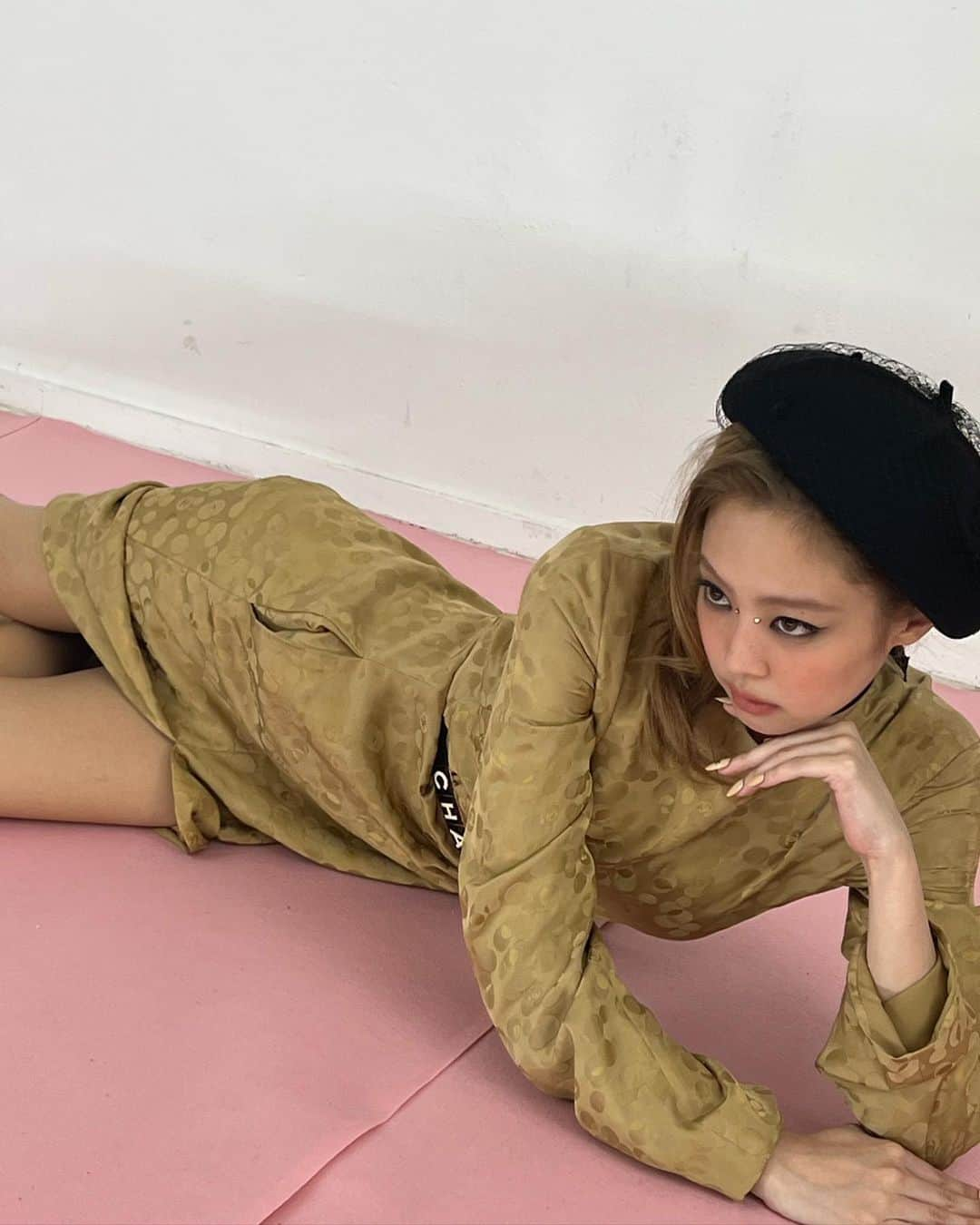 ジェニーさんのインスタグラム写真 - (ジェニーInstagram)「Swipe for more from my W magazine shoot 📸 @chanelofficial」6月20日 10時03分 - jennierubyjane