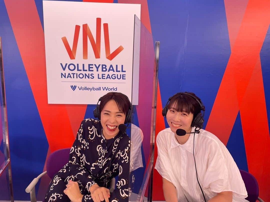 迫田さおりさんのインスタグラム写真 - (迫田さおりInstagram)「・ 【バレーボールネーショズリーグ】 ・ 先日6月17日　 日本vsタイ戦の解説を…させていただく予定でした🙇‍♀️💦 ・ 写真の通り試合開始前までは元気に楽しく、緊張感をもちながら過ごしていたのですが…。 本当にご迷惑をおかけしました🙇‍♀️ なかなか出来ないエバとのW解説、楽しみにしていたのに残念でした😣 ・ ですが‼️ 日本代表はタイに勝利して7連勝😆✨ 勢いとまらず凄かったです‼︎ ・ ・ #バレーボール #ネーションズリーグ  #VNL2022 #火の鳥NIPPON」6月20日 11時50分 - saori.rio