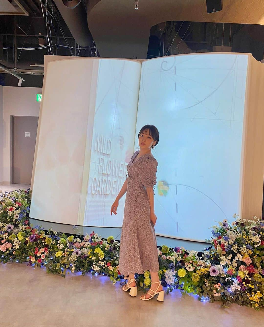 尾台彩香さんのインスタグラム写真 - (尾台彩香Instagram)「. . 🦋📖💐 . #ネイキッドインク  #nakedinc  #有楽町  #マルイ  #五感  #花  #体験  #アート展 #おでかけ #イベント #雨の日デート #アート巡り #ワンピース #flowers #女優 #モデル #サロモ #ポートレート #ショートヘア  #ファッション #オシャレ #メイク  #model #makeup #short #fashion #girls #instagood #photography #尾台彩香」6月20日 12時05分 - colorful0226