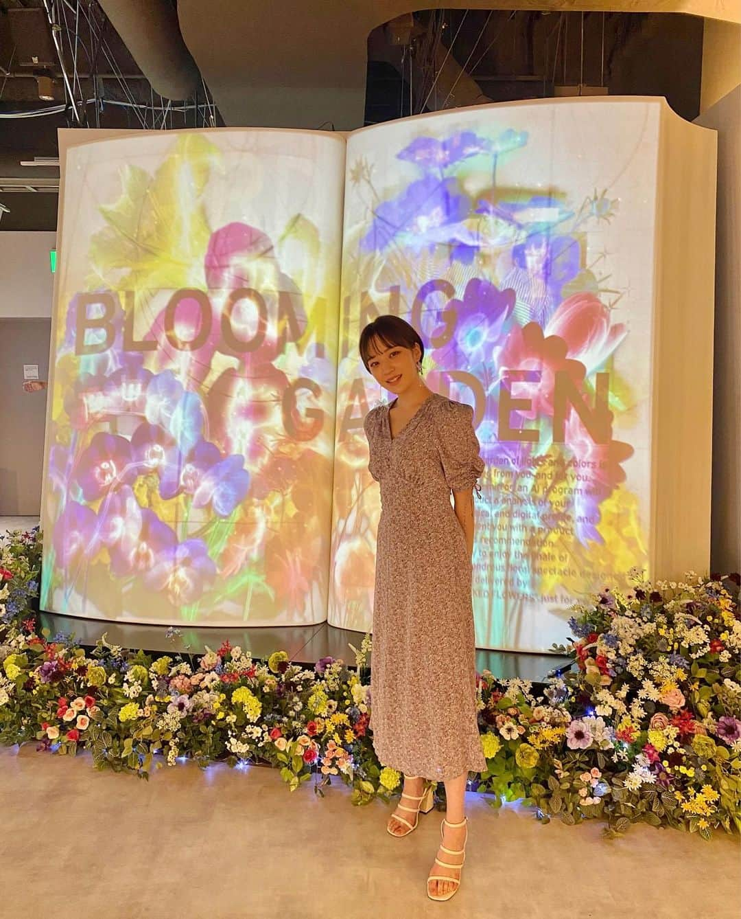 尾台彩香さんのインスタグラム写真 - (尾台彩香Instagram)「. . 🦋📖💐 . #ネイキッドインク  #nakedinc  #有楽町  #マルイ  #五感  #花  #体験  #アート展 #おでかけ #イベント #雨の日デート #アート巡り #ワンピース #flowers #女優 #モデル #サロモ #ポートレート #ショートヘア  #ファッション #オシャレ #メイク  #model #makeup #short #fashion #girls #instagood #photography #尾台彩香」6月20日 12時05分 - colorful0226