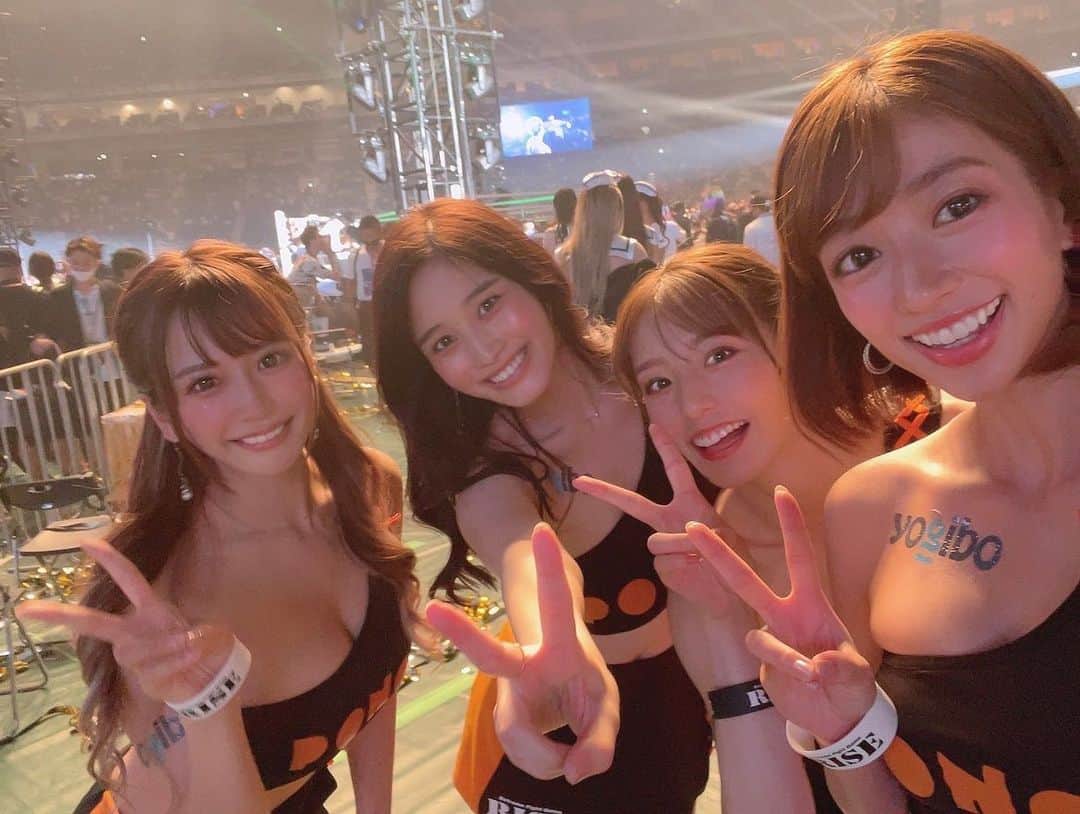 大貫彩香さんのインスタグラム写真 - (大貫彩香Instagram)「ラウンドガールのみんなと！  桜りんちゃん、高橋凛ちゃん、宮原華音ちゃんありがとうございます😊🌸  #R1SE_Force @rise_2003official   昨日の写真を送ってくださる皆様ありがとうございます😊 はあ…🔥興奮が収まりません。わたし今日舞台の顔合わせです。頑張ります！  昨日東京ドームにて行われた 世紀の一戦、格闘技イベント「THE MATCH 2022」は AbemaTVペイパービューではあと5日、 TOKYO MXでは7月24日午後7時からの地上波放送、 特別バージョンを、 それぞれご覧頂けます。  次のRISEは6月24日後楽園で行われます。女性選手のメインイベントも是非ご覧下さいませ❤️‍🔥  #RISE」6月20日 13時45分 - sayaka_oonuki