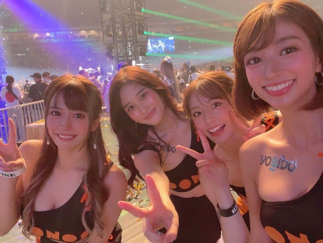 大貫彩香さんのインスタグラム写真 - (大貫彩香Instagram)「ラウンドガールのみんなと！  桜りんちゃん、高橋凛ちゃん、宮原華音ちゃんありがとうございます😊🌸  #R1SE_Force @rise_2003official   昨日の写真を送ってくださる皆様ありがとうございます😊 はあ…🔥興奮が収まりません。わたし今日舞台の顔合わせです。頑張ります！  昨日東京ドームにて行われた 世紀の一戦、格闘技イベント「THE MATCH 2022」は AbemaTVペイパービューではあと5日、 TOKYO MXでは7月24日午後7時からの地上波放送、 特別バージョンを、 それぞれご覧頂けます。  次のRISEは6月24日後楽園で行われます。女性選手のメインイベントも是非ご覧下さいませ❤️‍🔥  #RISE」6月20日 13時45分 - sayaka_oonuki