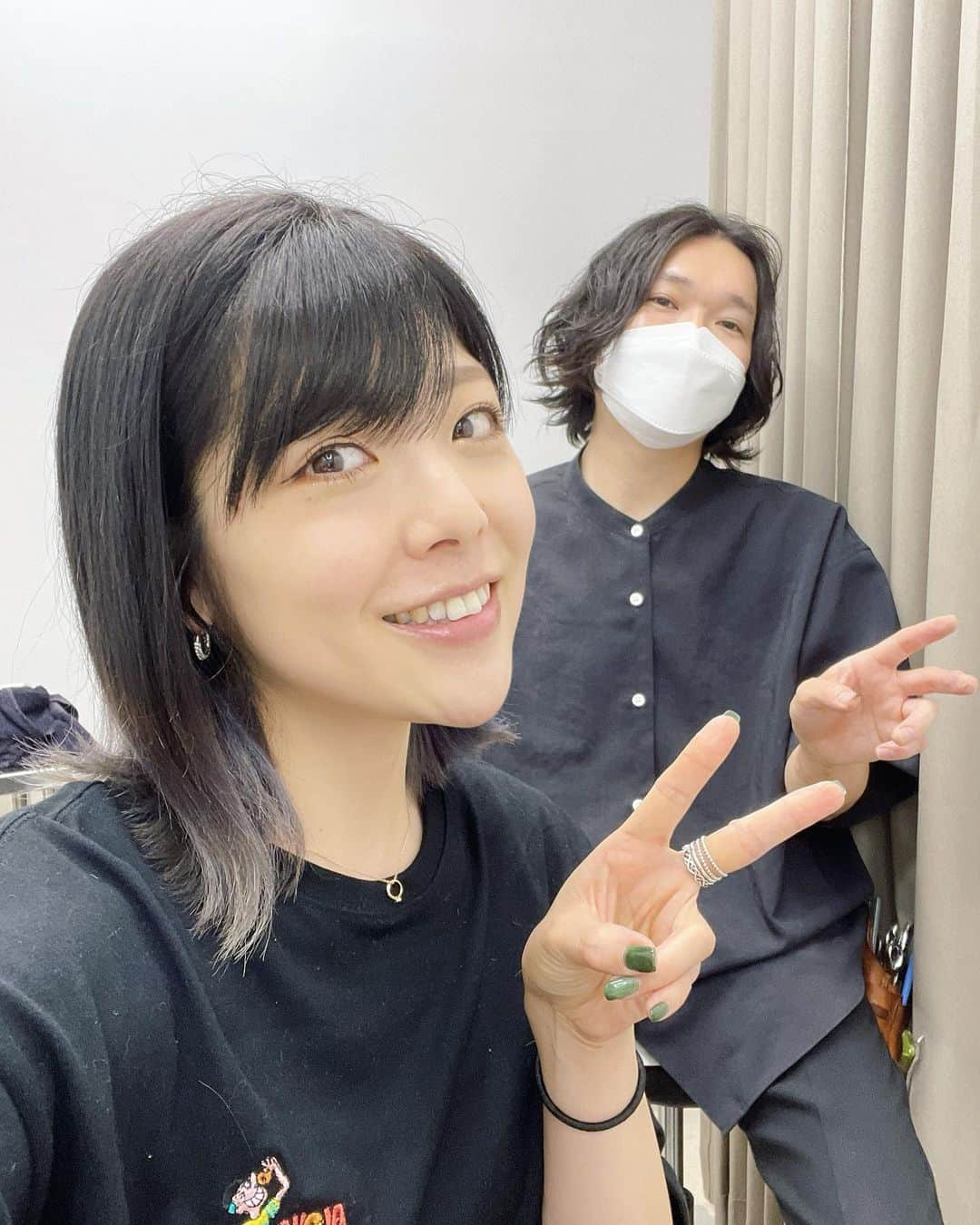 小川麻琴さんのインスタグラム写真 - (小川麻琴Instagram)「そういえば、数日前に @vicca_hair さんでイメチェンしてきました✨  前回ブリーチしてもらった部分を再度ブリーチしてもらって、より淡いアッシュがわかるようにしてもらったよ🤭  2度のブリーチはやはりダメージもそれなりなので、仕上げはトリートメントで栄養補給🫡  井上さん(@xxinocollexx ) いつも急な連絡に対応して下さり、本当にありがとうございます🥹  #ヘアカラー #チェンジ #アッシュグレー  #トリートメント #vicca  #表参道 #ヘアーサロン」6月20日 19時25分 - 1029_makoto