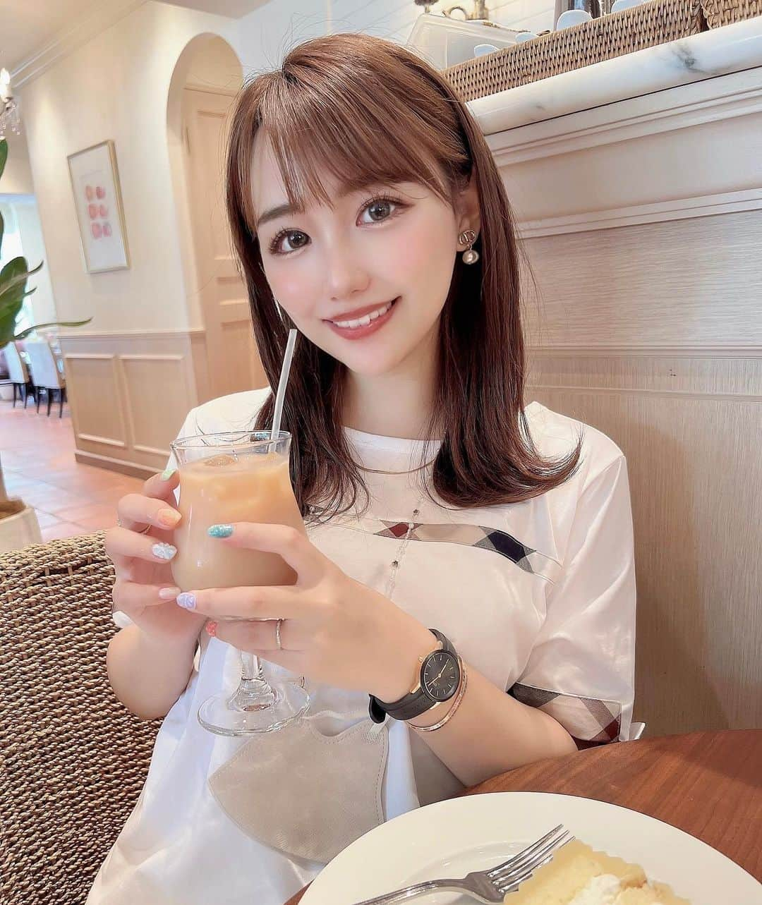 加藤里奈さんのインスタグラム写真 - (加藤里奈Instagram)「⋆  カジュアルコーデ🤍  @danielwellington では、 7/17までDWサマーキャンペーン実施中です👙  2点以上のお買い上げで20%OFF 、さらに、クーポンコード〖 jakato 〗で15%OFFになります❤︎！  #ダニエルウェリン #夏コーデ #IconicPASTEL #DWEndlessSummer #夏旅 #ootd #fashion #instafood #instagram  #hairstyle #outfit #code #instafashion  #dior #bluelabel #bluelabelcrestbridge #burberry ファッション #撮影 #ヘアスタイル #ヘア  #コーディネート #コーデ #今日の服 #時計 #腕時計」6月20日 19時58分 - katoco0326