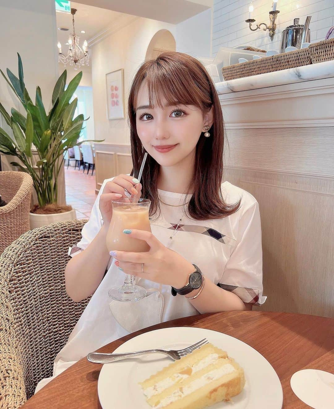 加藤里奈さんのインスタグラム写真 - (加藤里奈Instagram)「⋆  カジュアルコーデ🤍  @danielwellington では、 7/17までDWサマーキャンペーン実施中です👙  2点以上のお買い上げで20%OFF 、さらに、クーポンコード〖 jakato 〗で15%OFFになります❤︎！  #ダニエルウェリン #夏コーデ #IconicPASTEL #DWEndlessSummer #夏旅 #ootd #fashion #instafood #instagram  #hairstyle #outfit #code #instafashion  #dior #bluelabel #bluelabelcrestbridge #burberry ファッション #撮影 #ヘアスタイル #ヘア  #コーディネート #コーデ #今日の服 #時計 #腕時計」6月20日 19時58分 - katoco0326