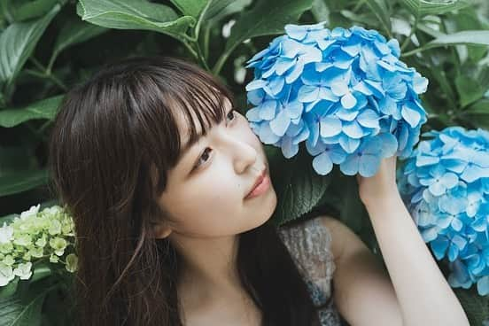 野崎奈菜さんのインスタグラム写真 - (野崎奈菜Instagram)「⁡ 紫陽花にいるカタツムリの粘液を触れると かぶれることがあるみたいです🐌 こんなに顔つけちゃって、良かったいなくて。笑 ⁡ ⁡ ⁡ 📷　@shinyaaaa_0518」6月20日 20時58分 - lunelapin_na7