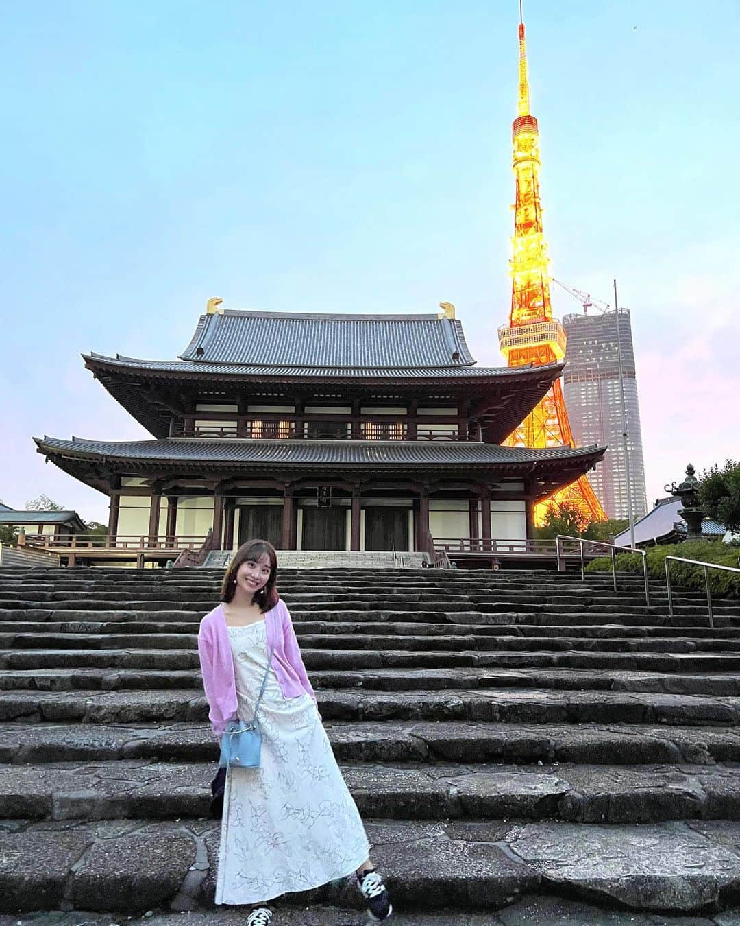 柴田阿弥さんのインスタグラム写真 - (柴田阿弥Instagram)「ㅤㅤㅤㅤㅤㅤㅤㅤㅤㅤㅤㅤㅤ ㅤㅤㅤㅤㅤㅤㅤㅤㅤㅤㅤㅤㅤ ㅤㅤㅤㅤㅤㅤㅤㅤㅤㅤㅤㅤㅤ 増上寺🗼 ㅤㅤㅤㅤㅤㅤㅤㅤㅤㅤㅤㅤㅤ 半沢直樹見て行きたいなーと ずっと思っていたけどようやく行った！笑 ㅤㅤㅤㅤㅤㅤㅤㅤㅤㅤㅤㅤㅤ 美しすぎて感動しました🥹🫶 東京すごい！（笑） ㅤㅤㅤㅤㅤㅤㅤㅤㅤㅤㅤㅤㅤ ㅤㅤㅤㅤㅤㅤㅤㅤㅤㅤㅤㅤㅤ ㅤㅤㅤㅤㅤㅤㅤㅤㅤㅤㅤㅤㅤ #増上寺 #東京 #東京観光 #東京タワー #東京 #半沢直樹 #半沢直樹ロケ地 #聖地巡礼 #ドラマ #夏のお出かけ #東京お出かけ #日本 #お寺 #お寺巡り #お寺好き #和 #お出かけコーデ #ワンピースコーデ #スニーカー女子 #スニーカーコーデ #カーディガンコーデ」6月20日 21時18分 - ayashibata0401